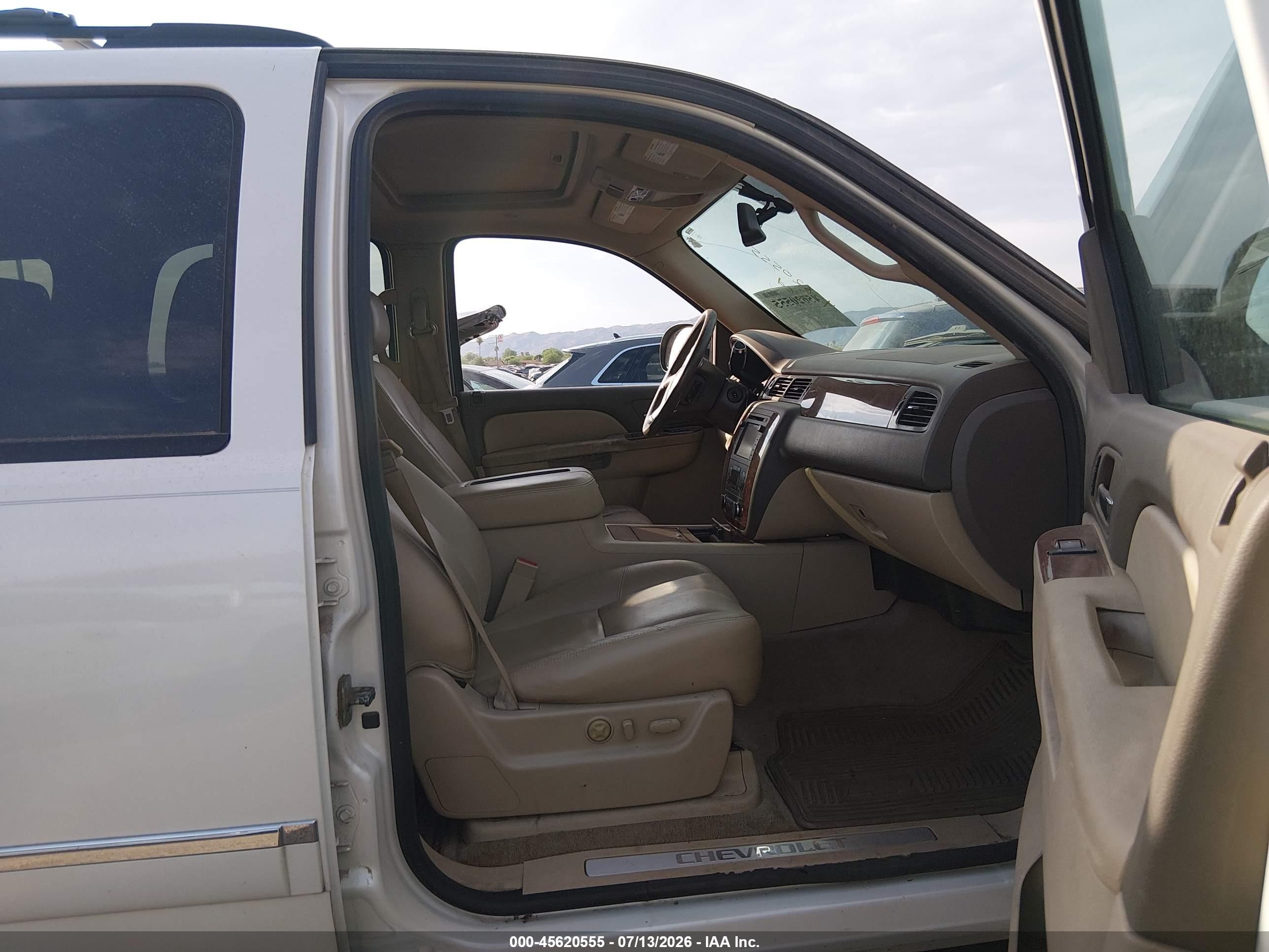 2013 Chevrolet Tahoe Ltz Cream vin: 1GNSKCE03DR216608