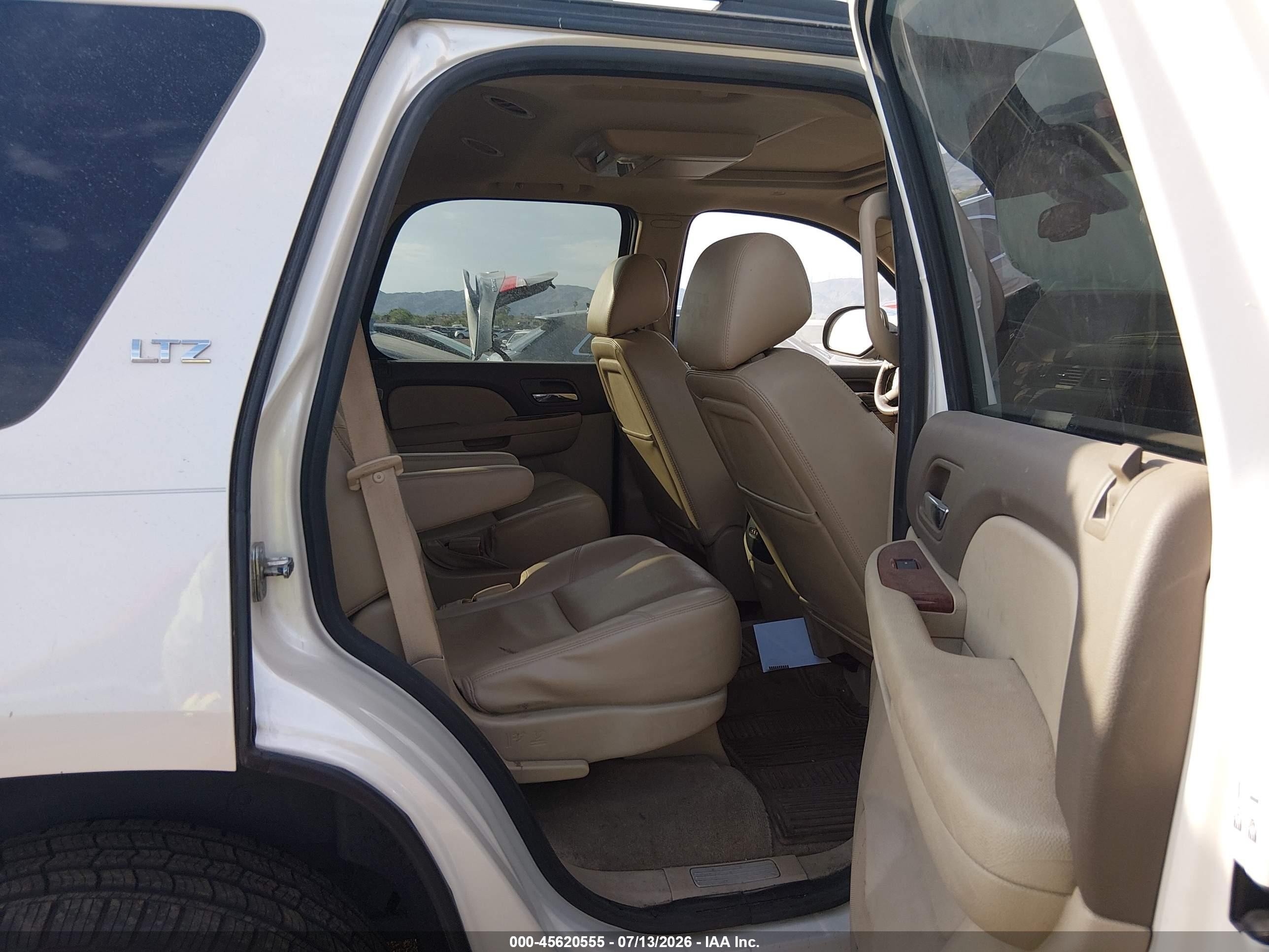 2013 Chevrolet Tahoe Ltz Cream vin: 1GNSKCE03DR216608