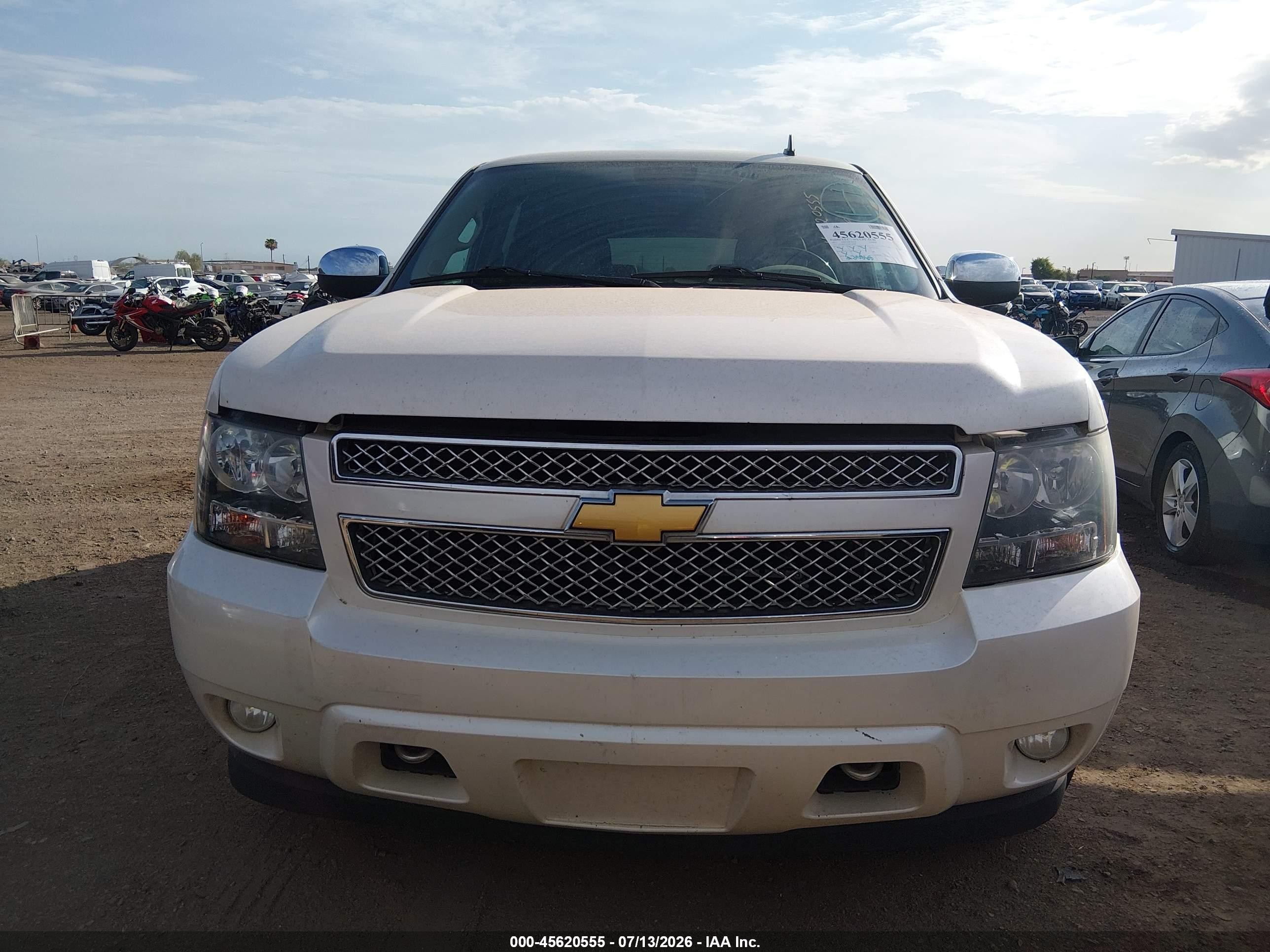 2013 Chevrolet Tahoe Ltz Cream vin: 1GNSKCE03DR216608