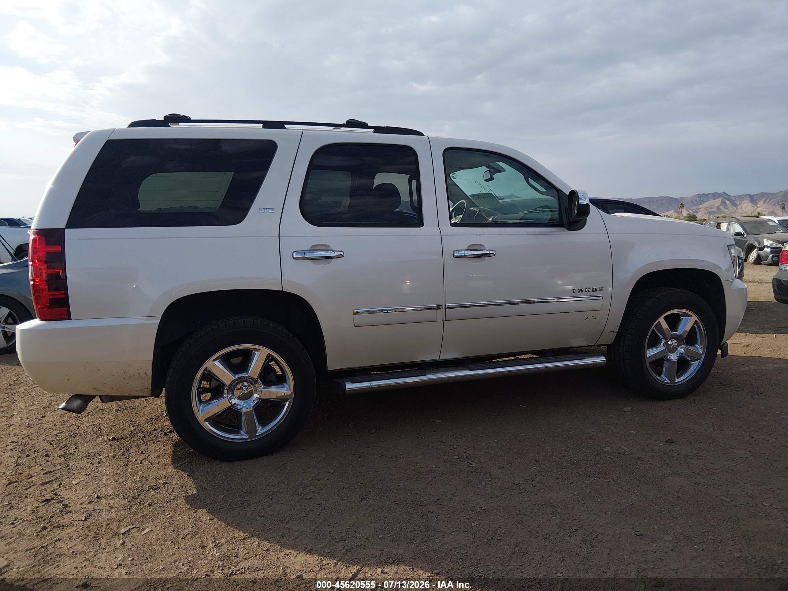 2013 Chevrolet Tahoe Ltz Cream vin: 1GNSKCE03DR216608