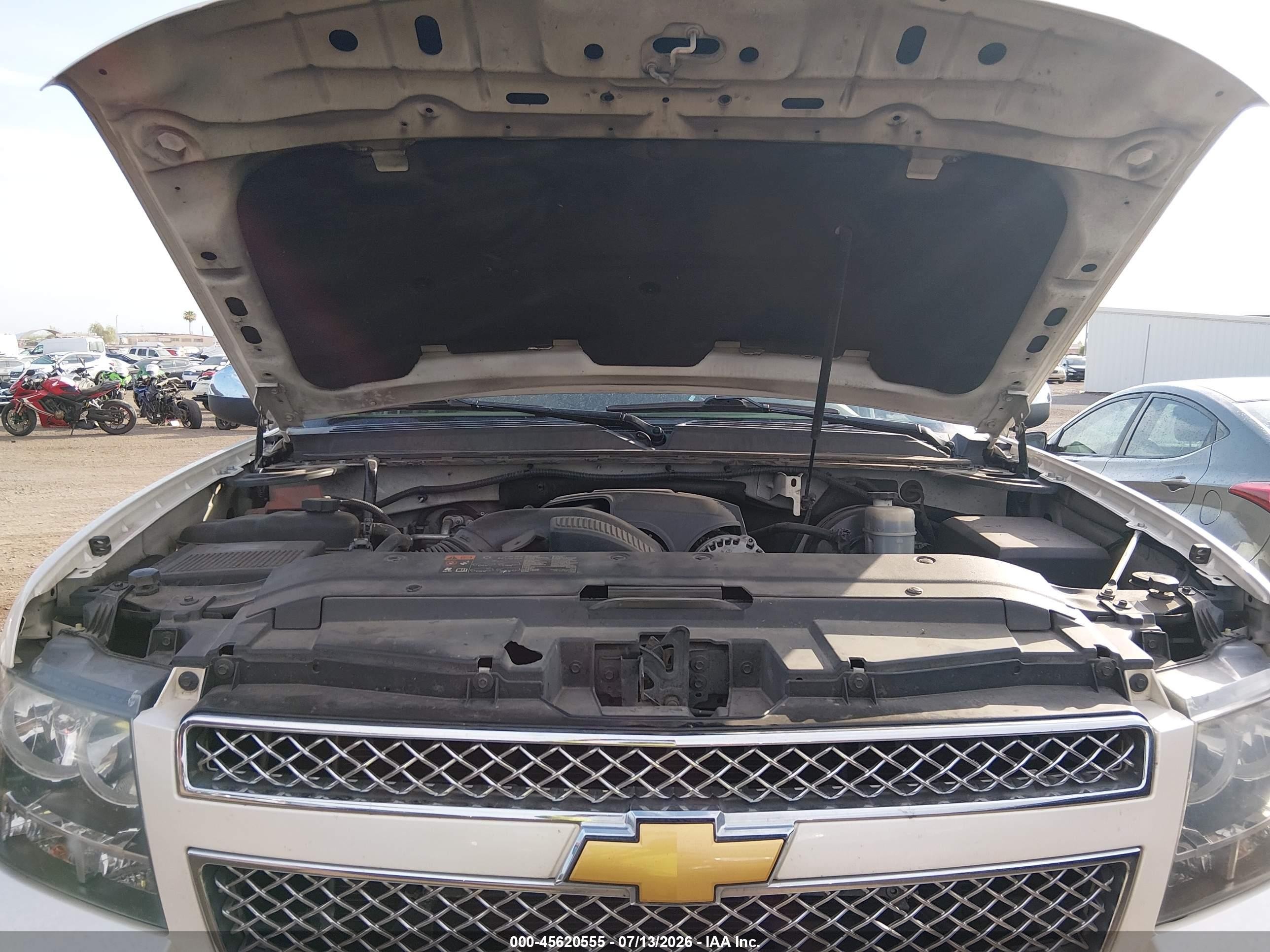 2013 Chevrolet Tahoe Ltz Cream vin: 1GNSKCE03DR216608