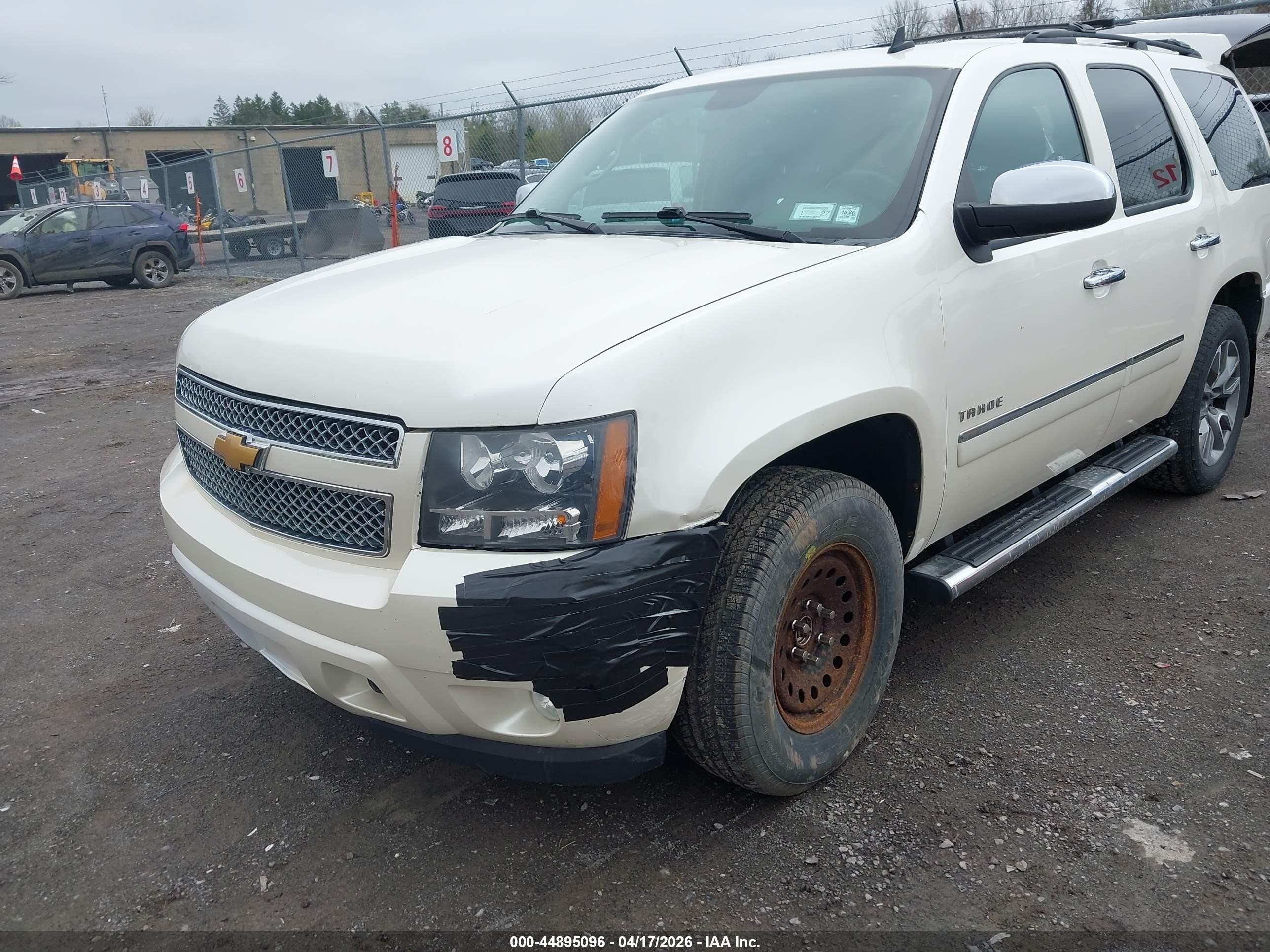 2014 Chevrolet Tahoe Ltz White vin: 1GNSKCE03ER122648