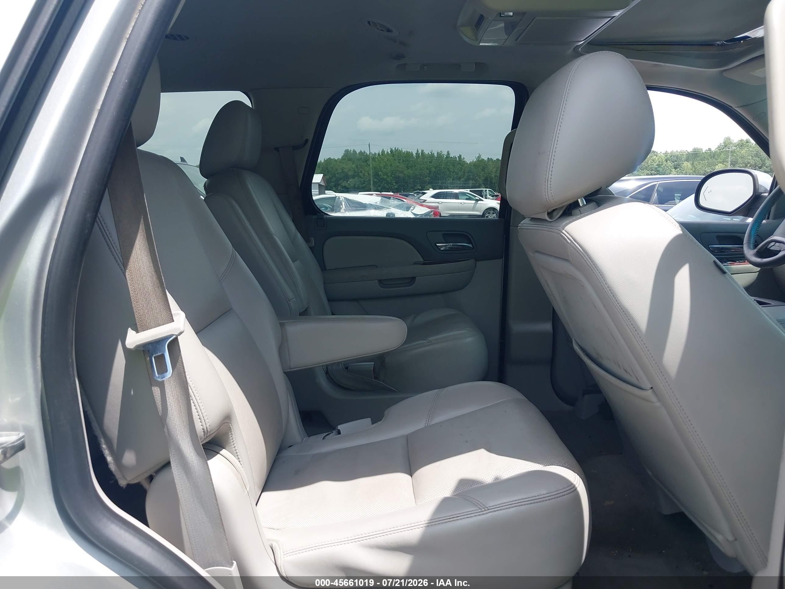 2014 Chevrolet Tahoe Ltz Silver vin: 1GNSKCE03ER156749