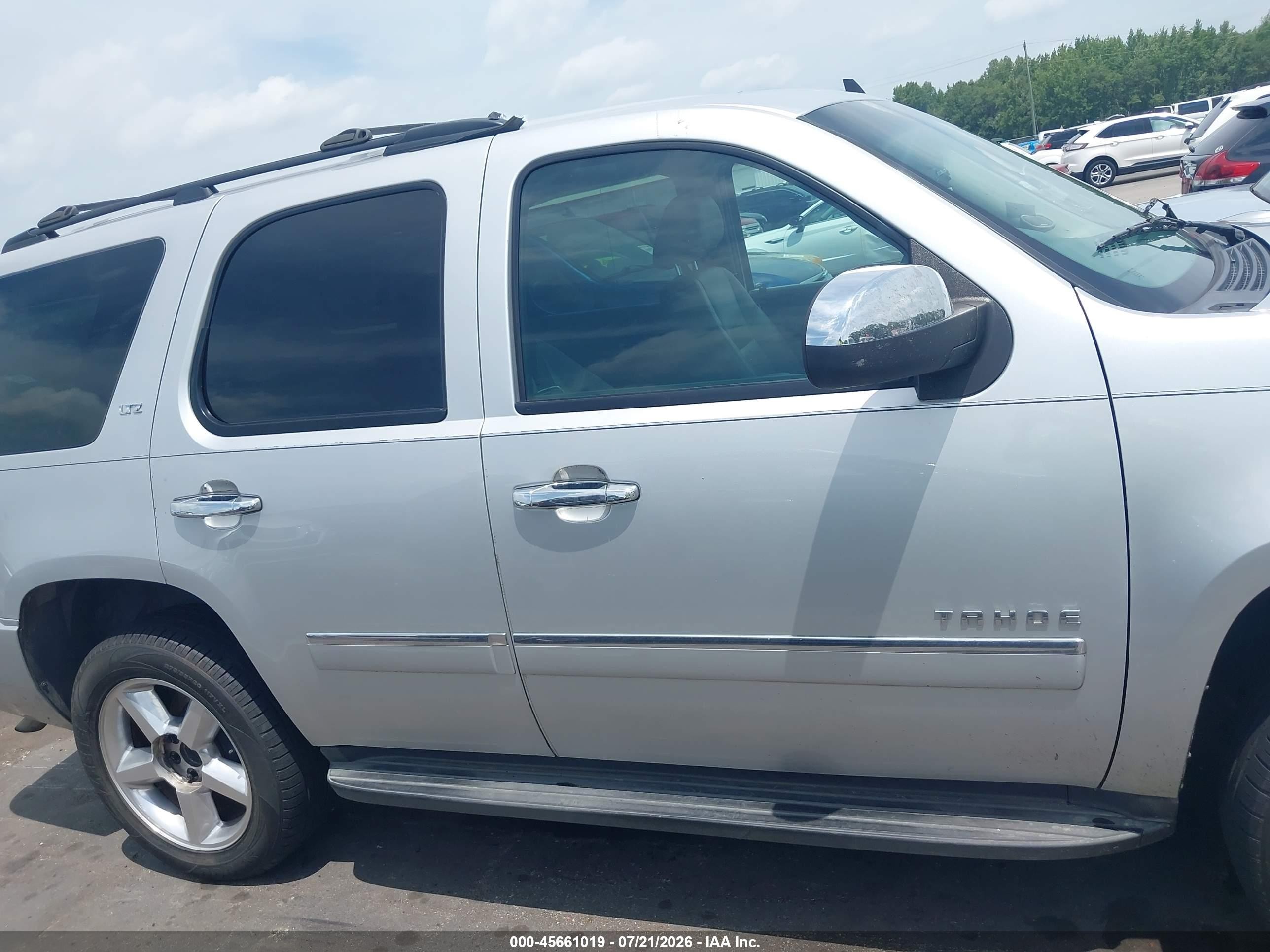 2014 Chevrolet Tahoe Ltz Silver vin: 1GNSKCE03ER156749