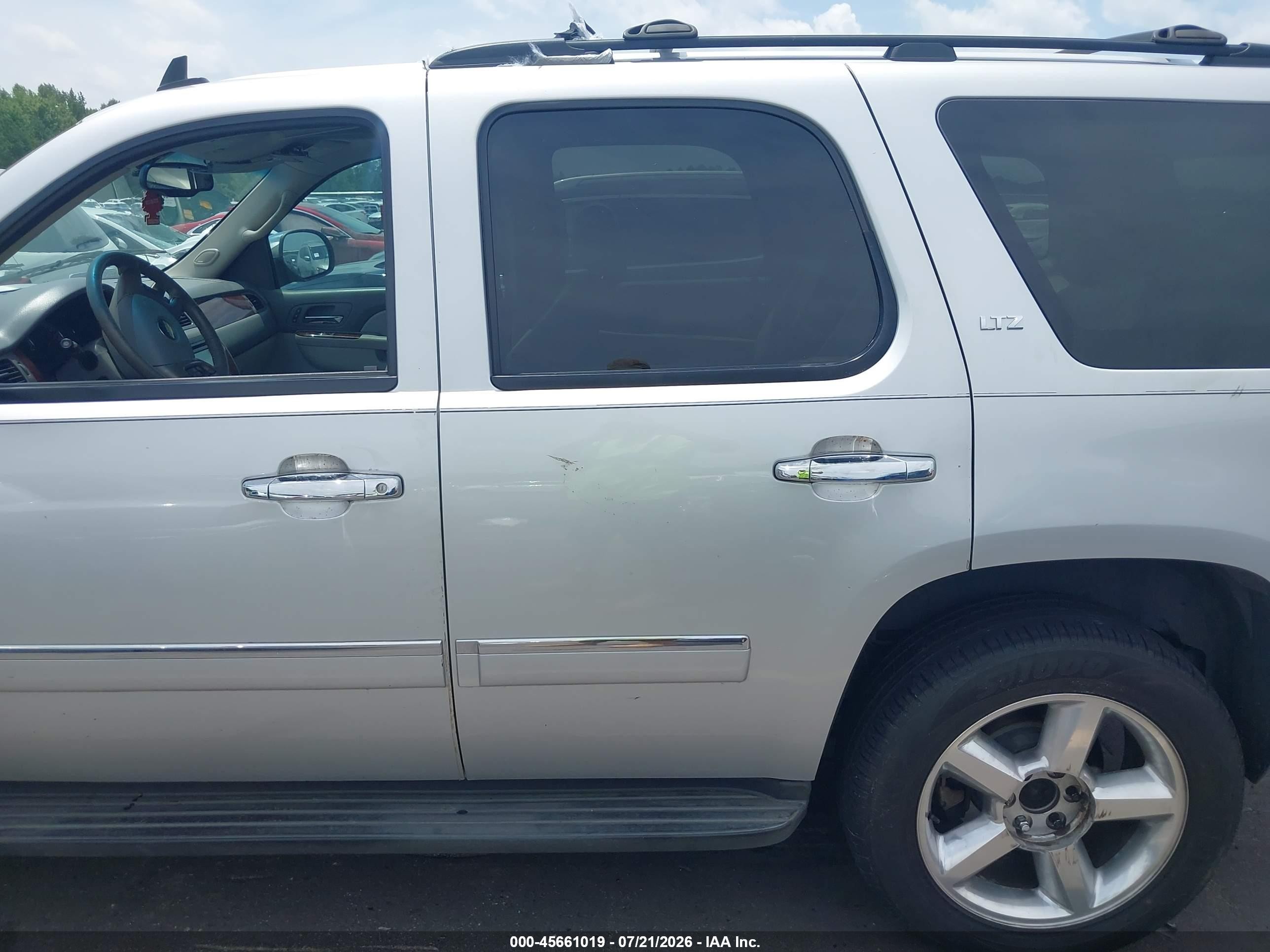2014 Chevrolet Tahoe Ltz Silver vin: 1GNSKCE03ER156749