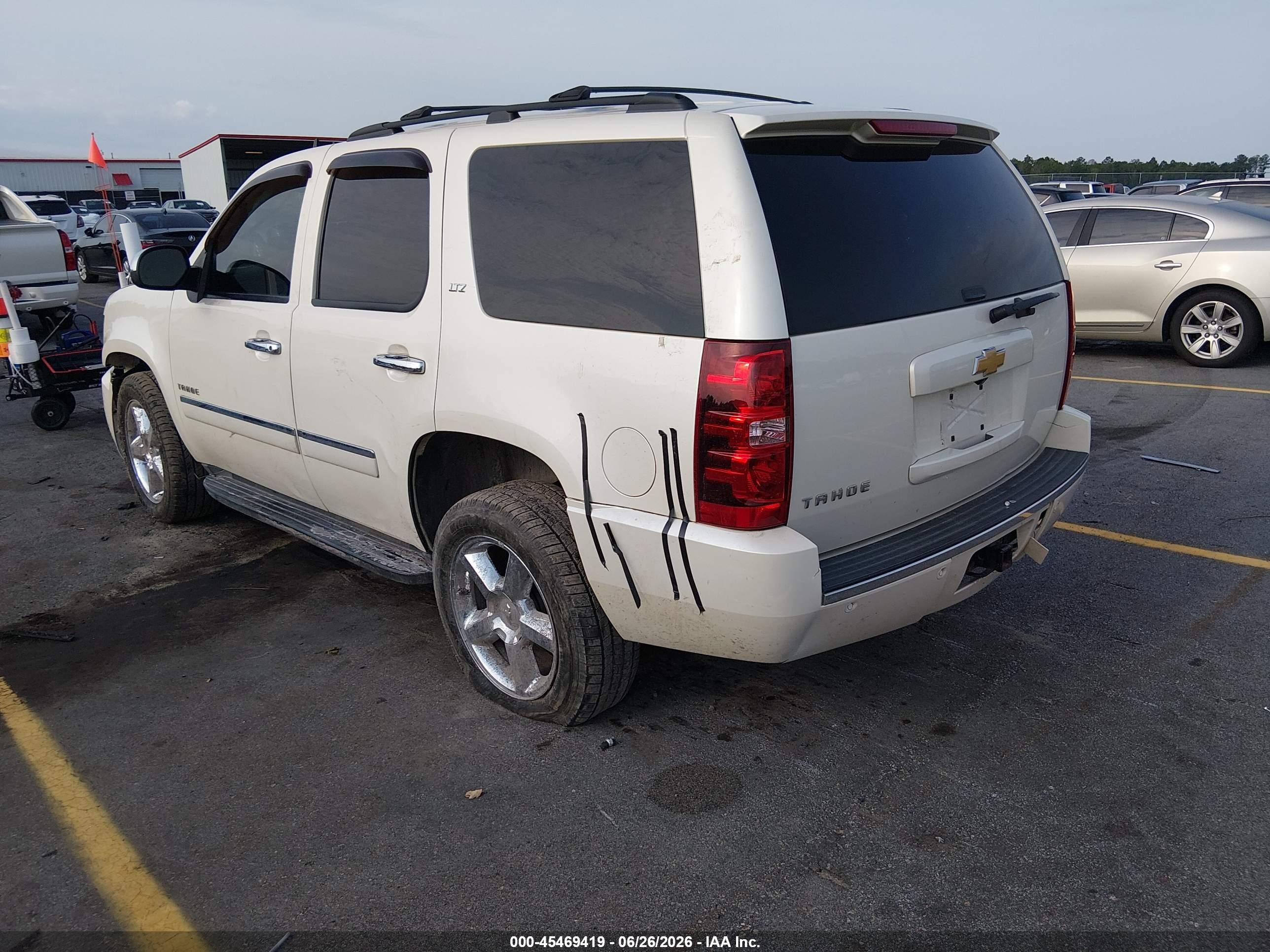 2013 Chevrolet Tahoe Ltz Beige vin: 1GNSKCE04DR366128