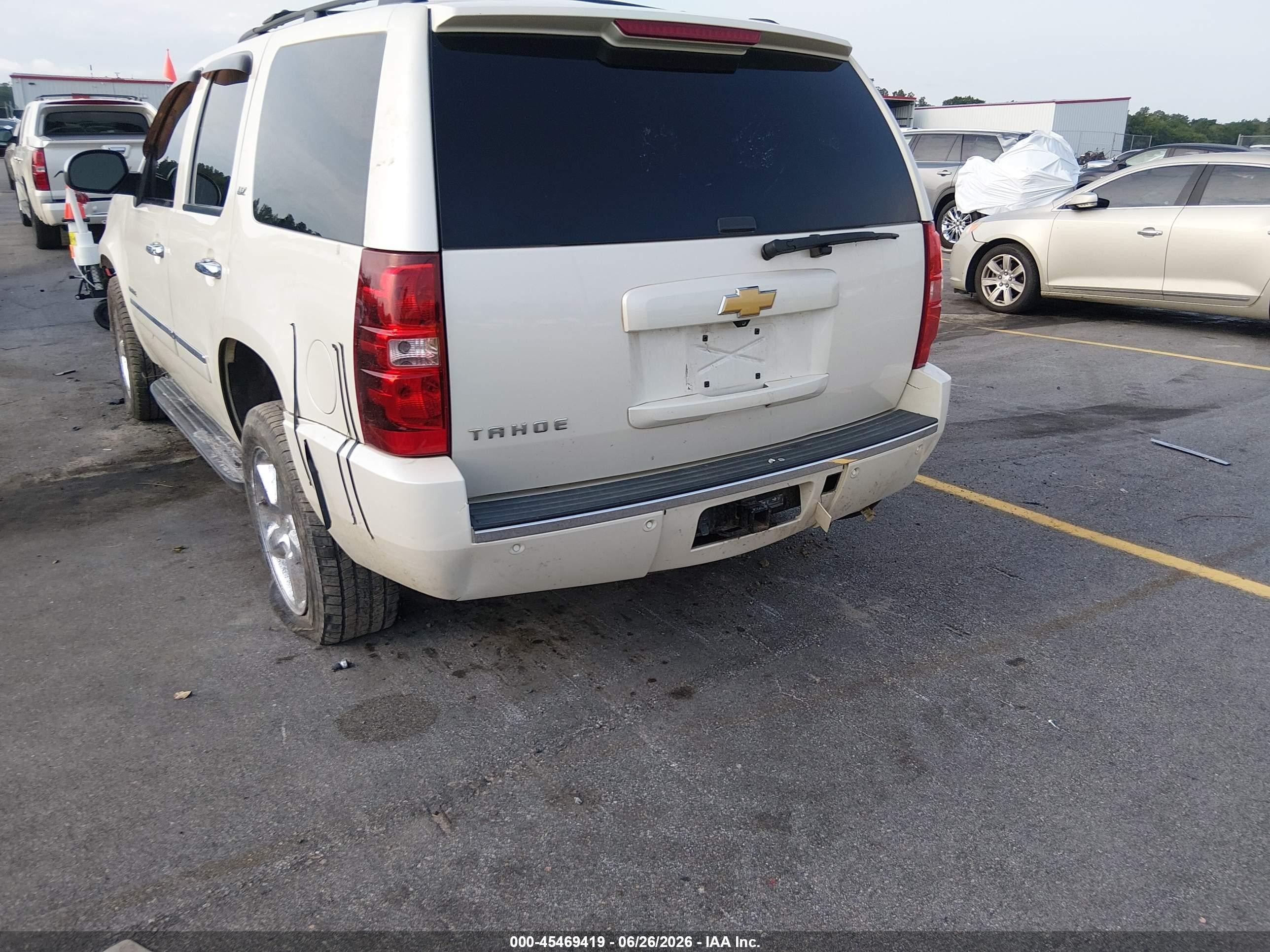 2013 Chevrolet Tahoe Ltz Beige vin: 1GNSKCE04DR366128