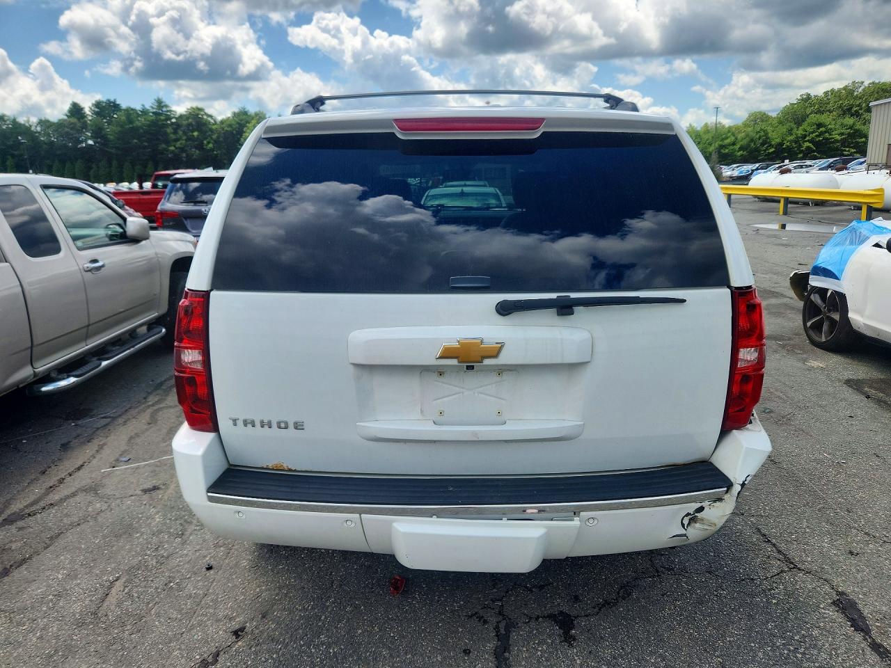 2014 Chevrolet Tahoe K1500 Ltz White vin: 1GNSKCE04ER131634