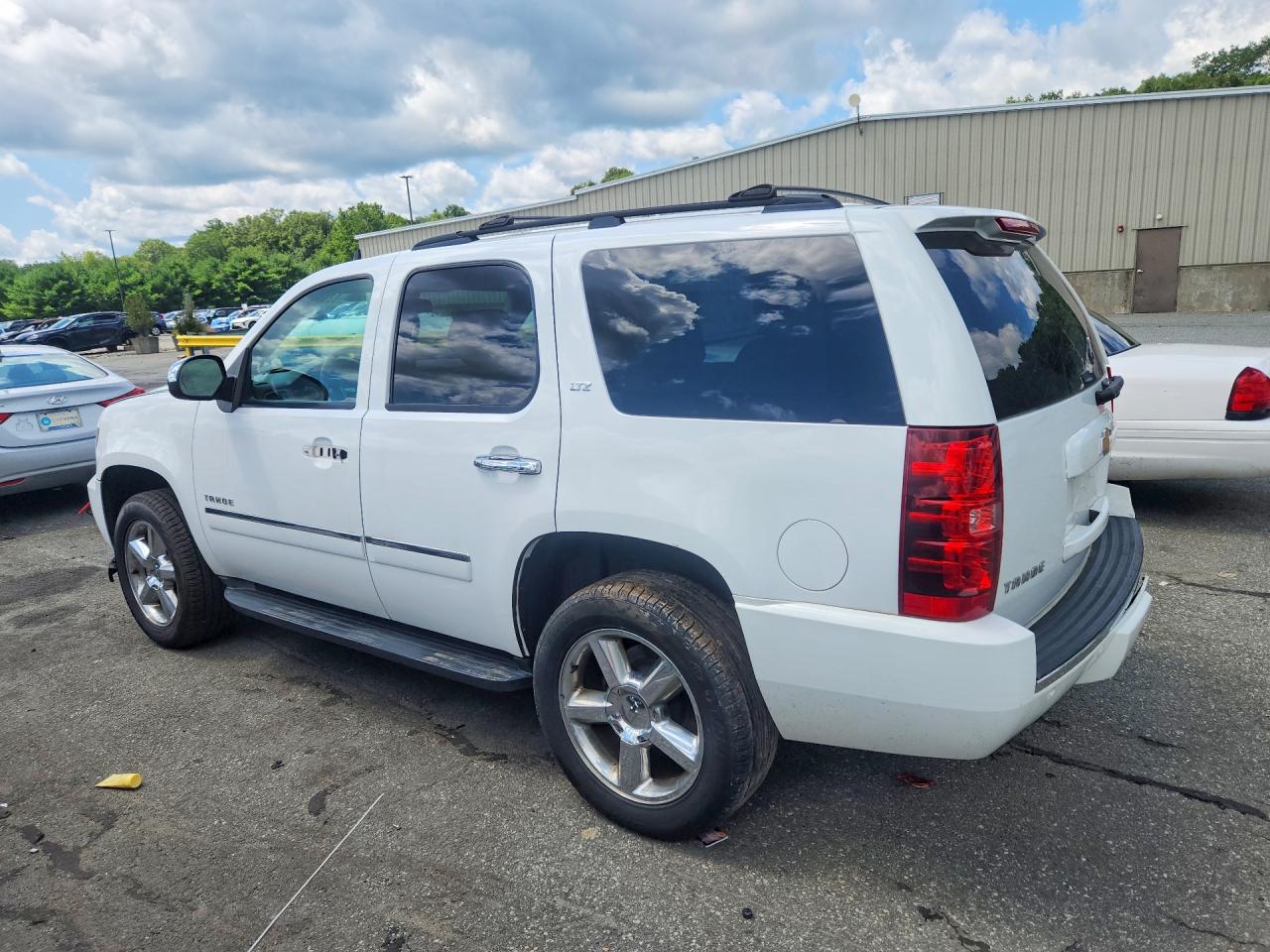 2014 Chevrolet Tahoe K1500 Ltz White vin: 1GNSKCE04ER131634