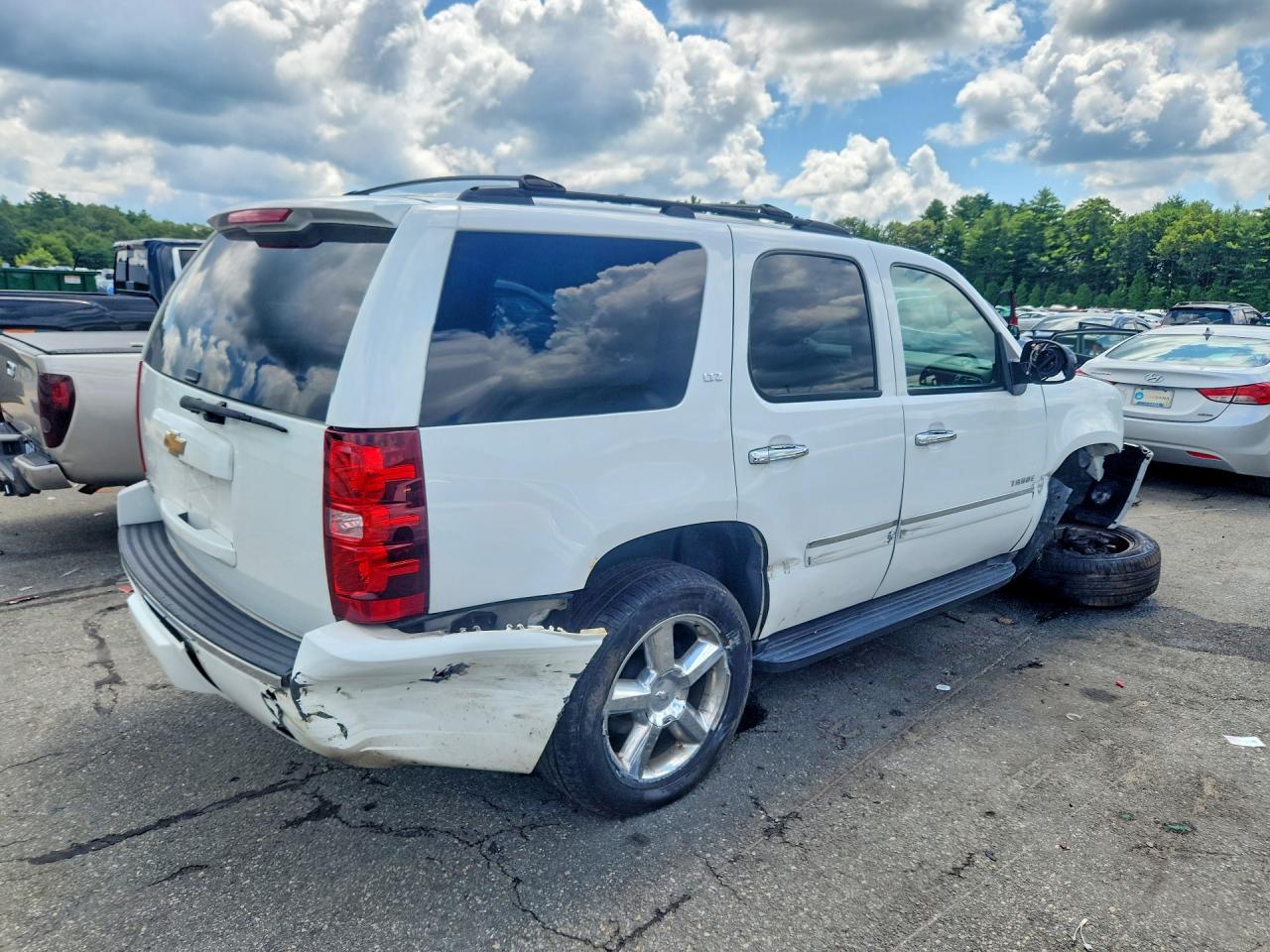 2014 Chevrolet Tahoe K1500 Ltz White vin: 1GNSKCE04ER131634