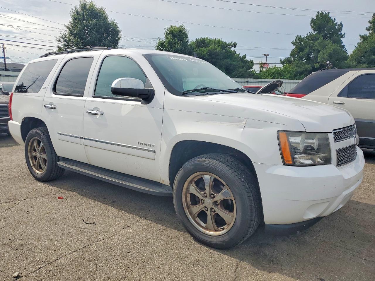 2014 Chevrolet Tahoe K1500 Ltz White vin: 1GNSKCE04ER143685