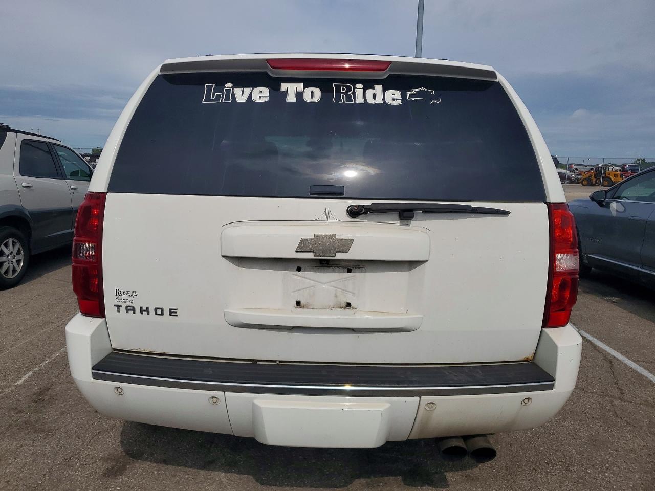 2014 Chevrolet Tahoe K1500 Ltz White vin: 1GNSKCE04ER143685