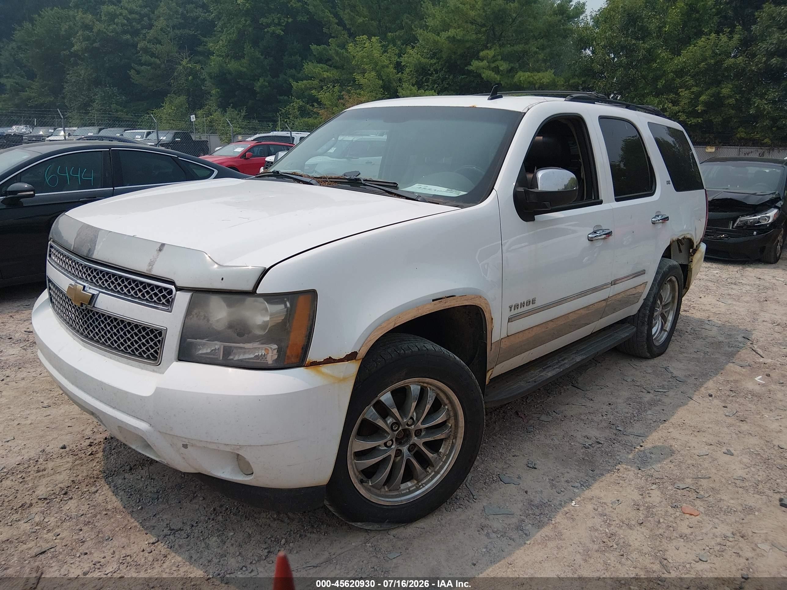 2011 Chevrolet Tahoe Ltz Белый vin: 1GNSKCE05BR262289