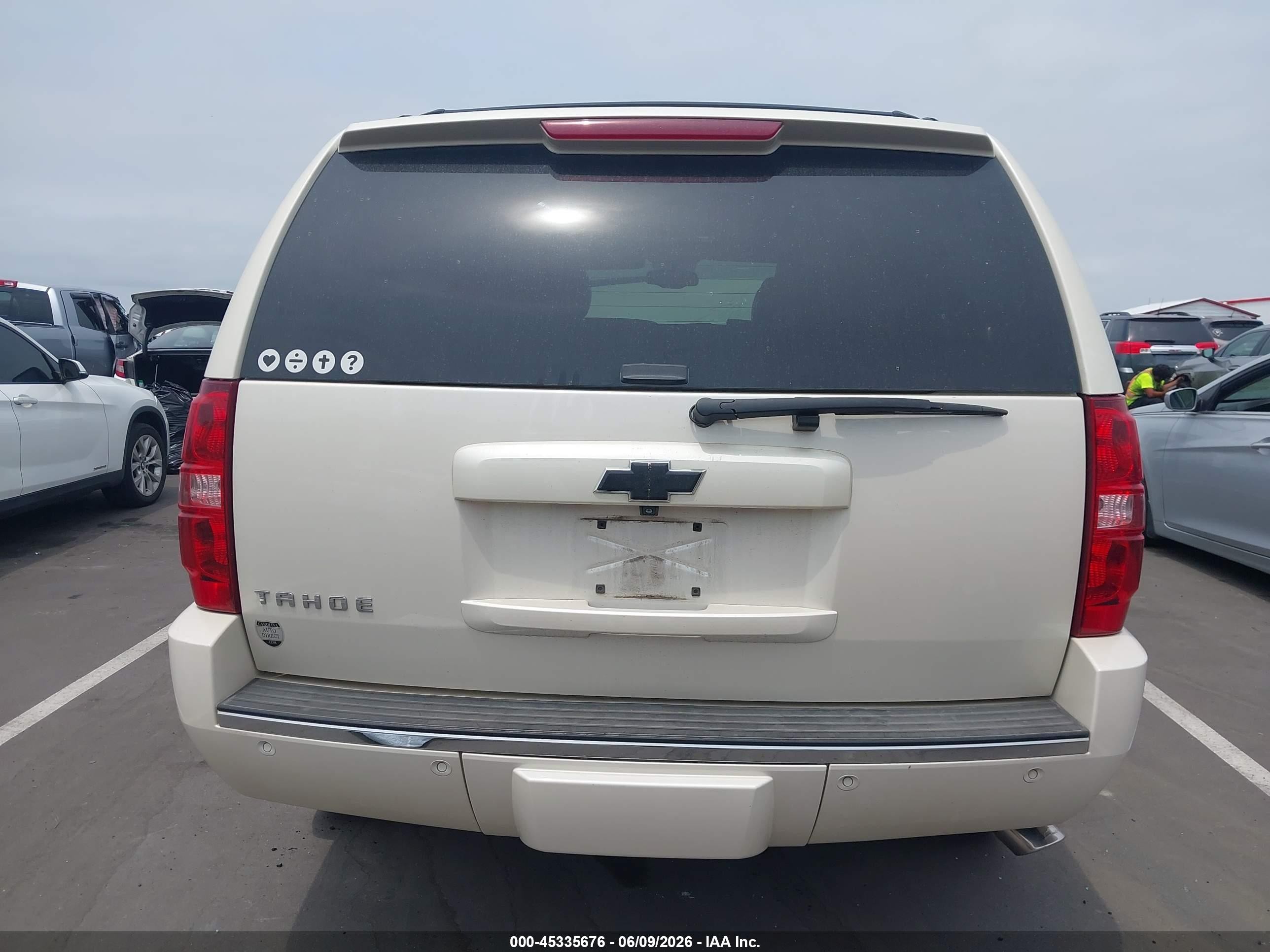 2013 Chevrolet Tahoe Ltz White vin: 1GNSKCE05DR372696