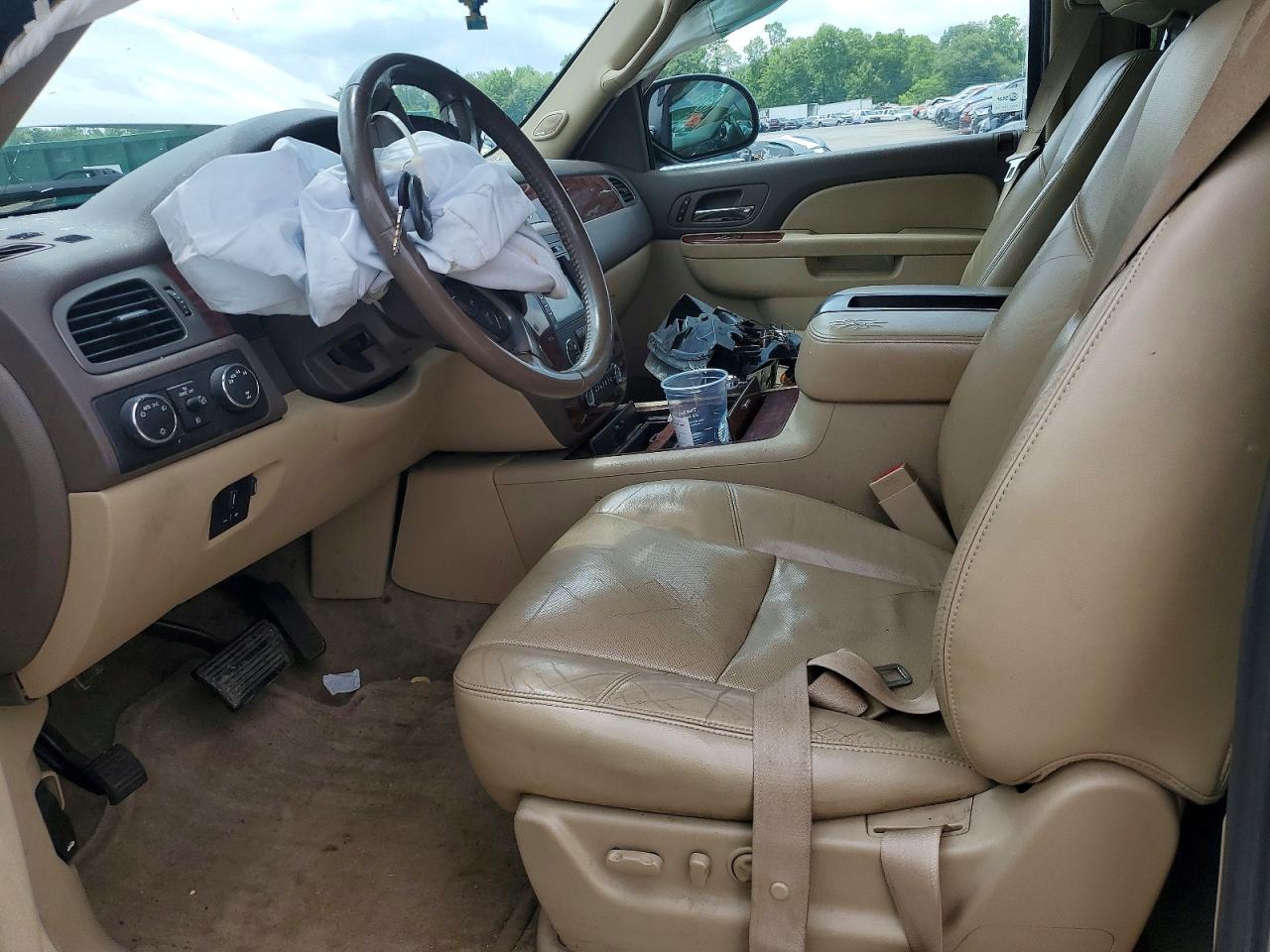 2011 Chevrolet Tahoe K1500 Ltz Cream vin: 1GNSKCE06BR249969