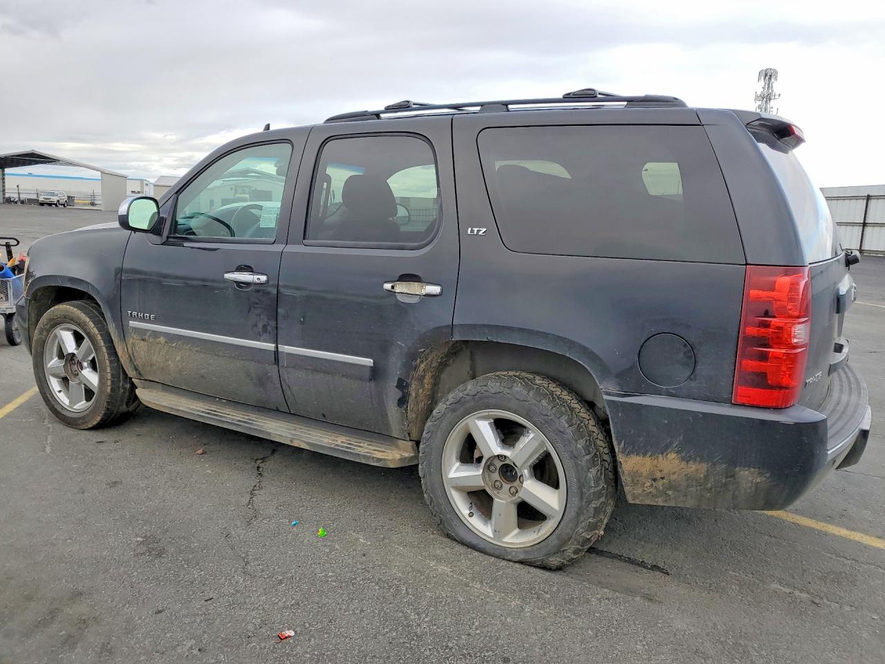 2011 Chevrolet Tahoe K1500 Ltz Black vin: 1GNSKCE06BR283460