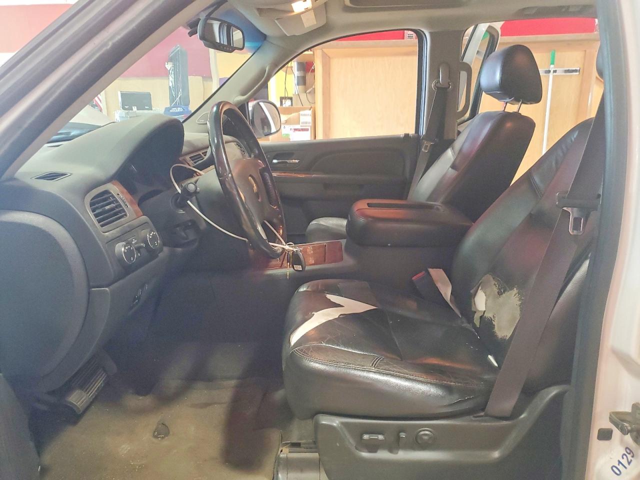 2011 Chevrolet Tahoe K1500 Ltz White vin: 1GNSKCE06BR398463