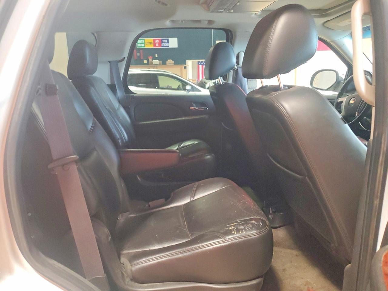 2011 Chevrolet Tahoe K1500 Ltz White vin: 1GNSKCE06BR398463