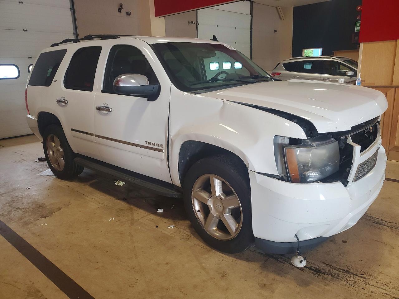 2011 Chevrolet Tahoe K1500 Ltz White vin: 1GNSKCE06BR398463