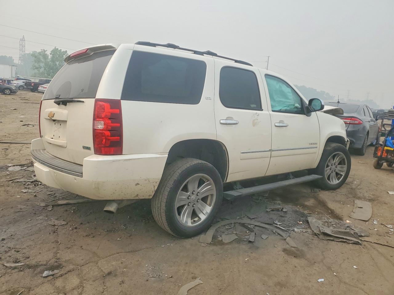 2012 Chevrolet Tahoe K1500 Ltz White vin: 1GNSKCE06CR120163