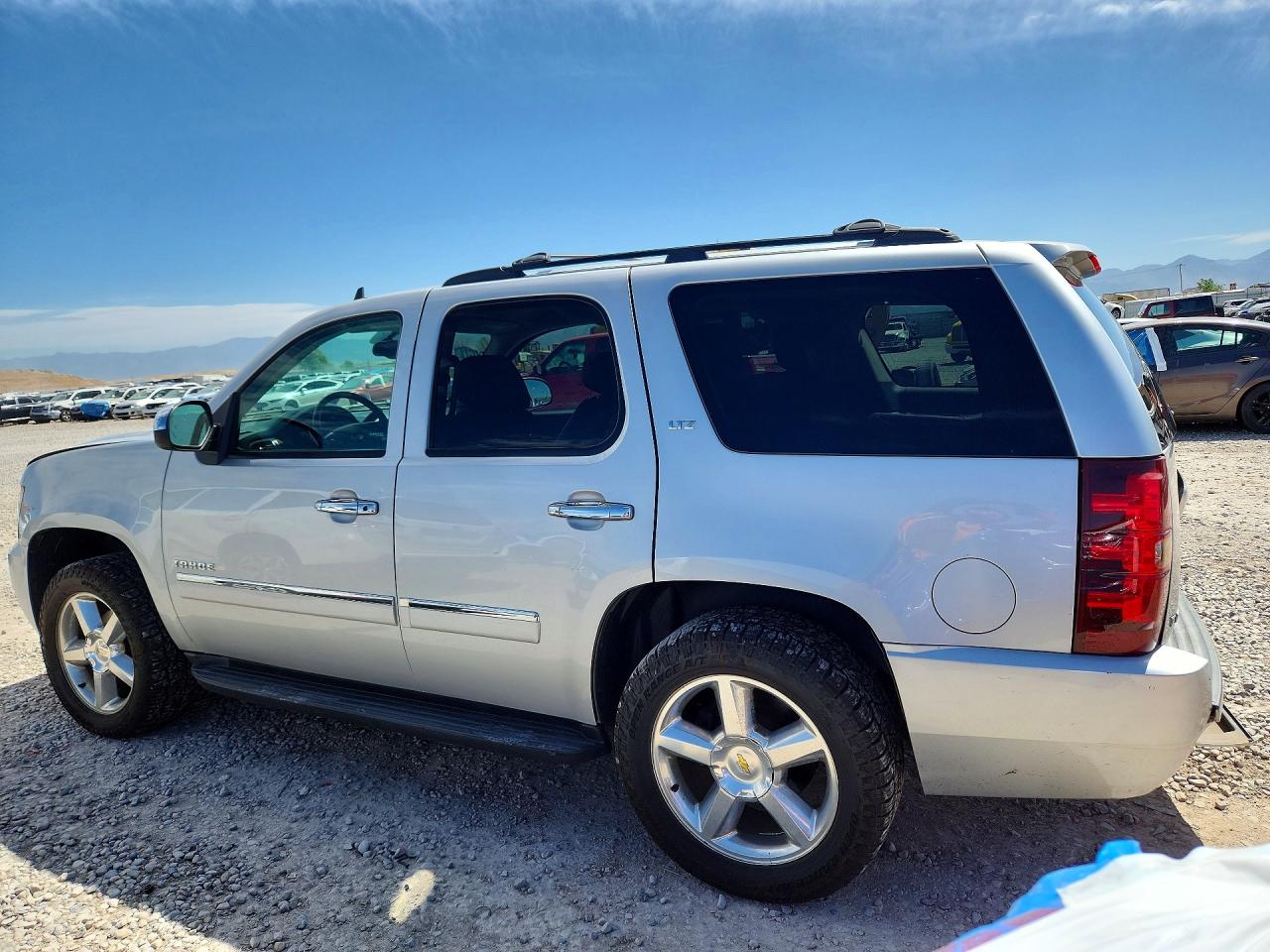 2013 Chevrolet Tahoe K1500 Ltz Серебряный vin: 1GNSKCE06DR317805