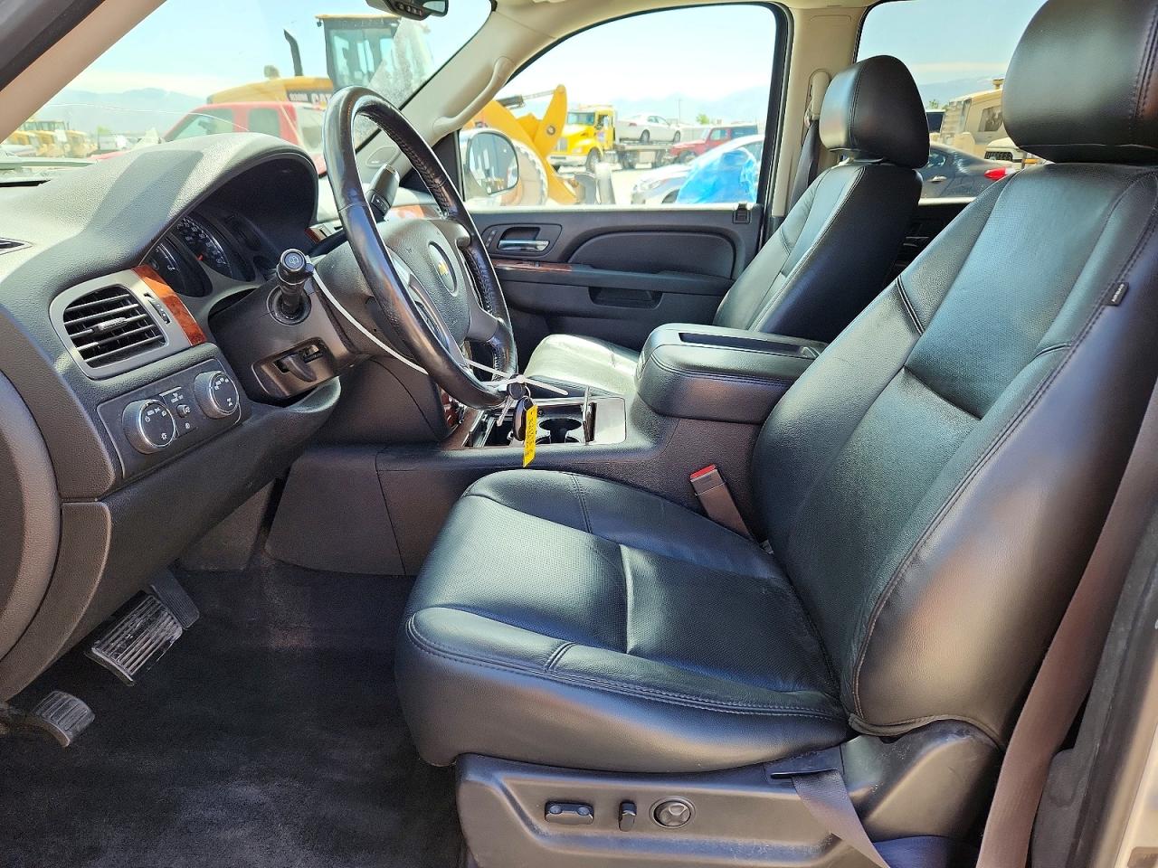 2013 Chevrolet Tahoe K1500 Ltz Серебряный vin: 1GNSKCE06DR317805