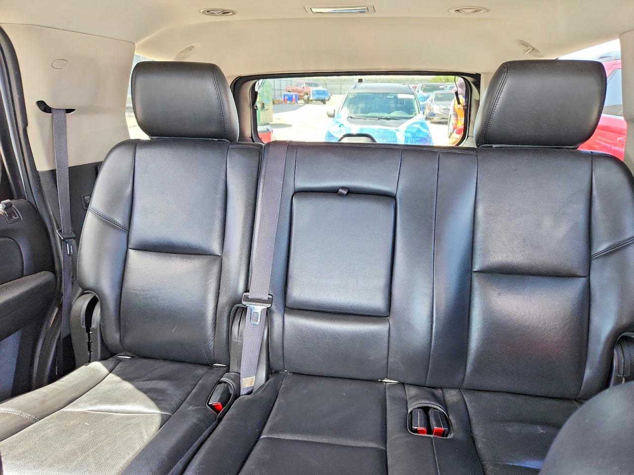 2013 Chevrolet Tahoe K1500 Ltz Серебряный vin: 1GNSKCE06DR317805