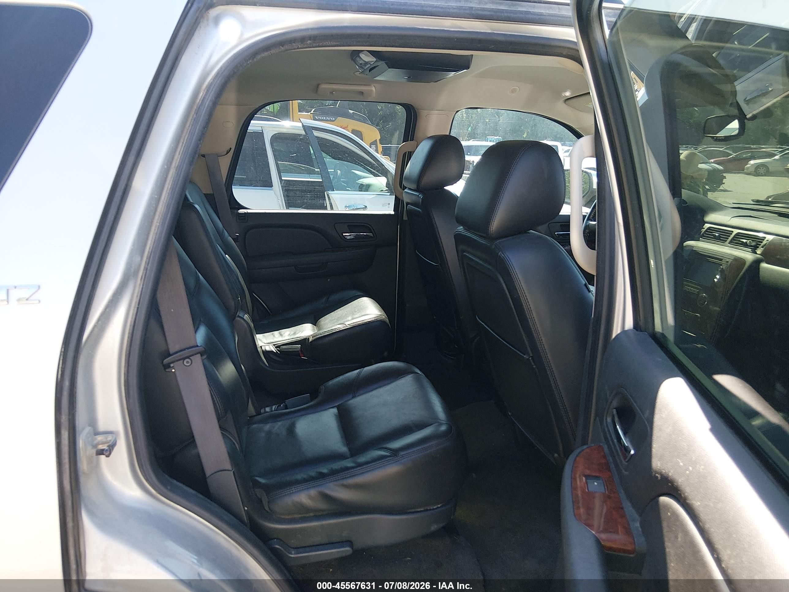 2011 Chevrolet Tahoe Ltz Tan vin: 1GNSKCE07BR119053