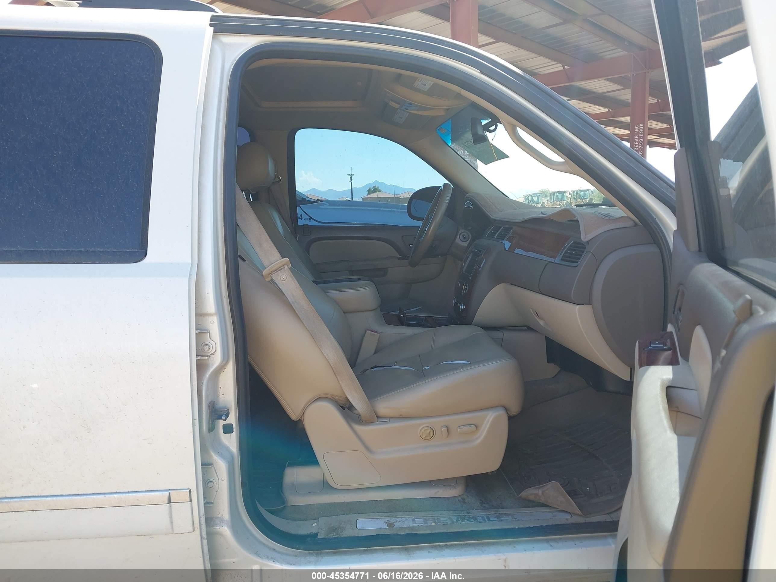 2011 Chevrolet Tahoe Ltz Cream vin: 1GNSKCE07BR324209