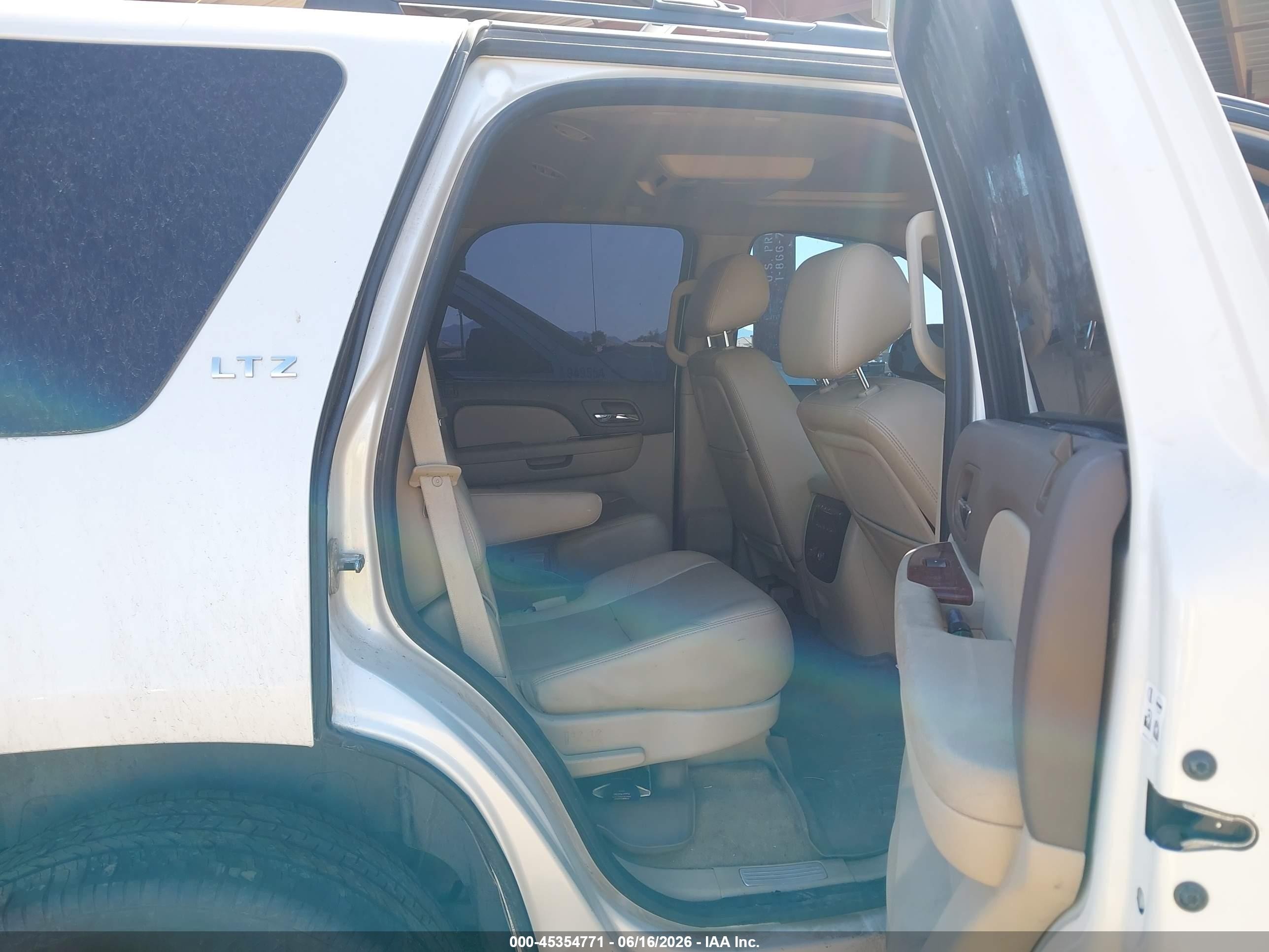 2011 Chevrolet Tahoe Ltz Cream vin: 1GNSKCE07BR324209