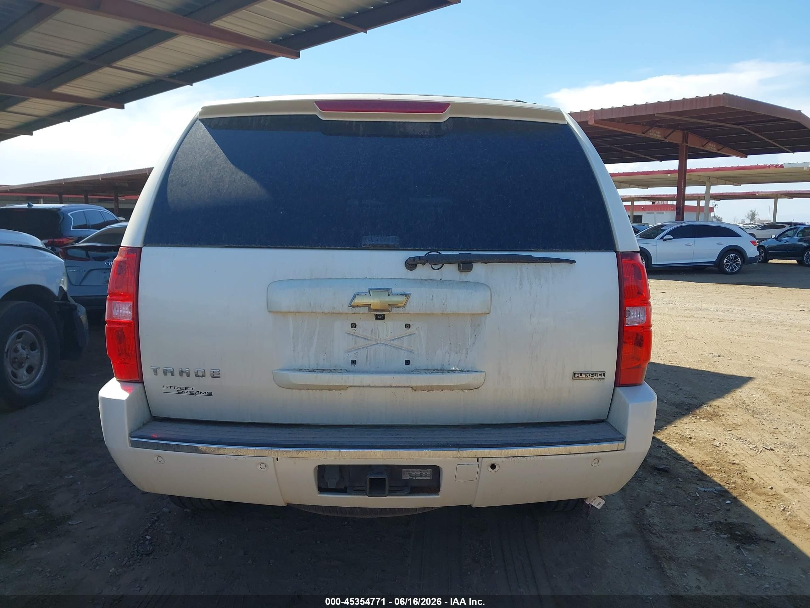2011 Chevrolet Tahoe Ltz Cream vin: 1GNSKCE07BR324209