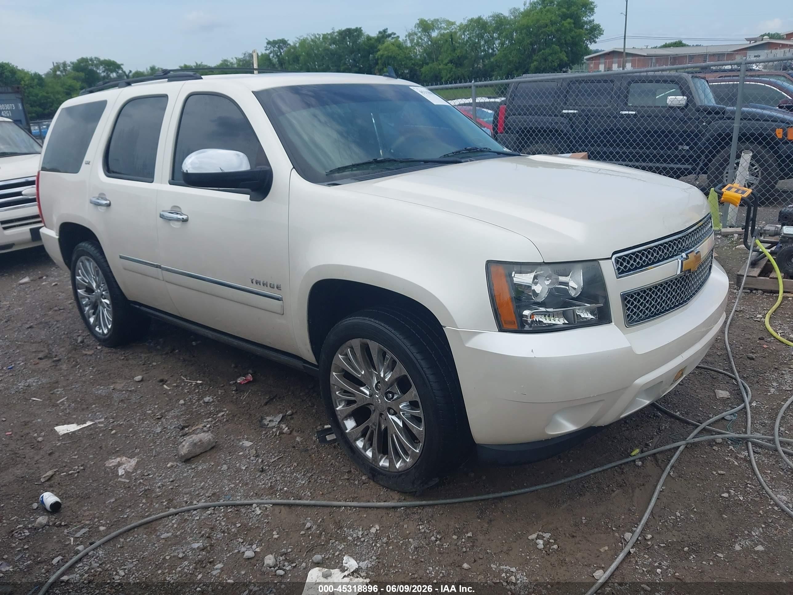 2012 Chevrolet Tahoe Ltz White vin: 1GNSKCE07CR294419