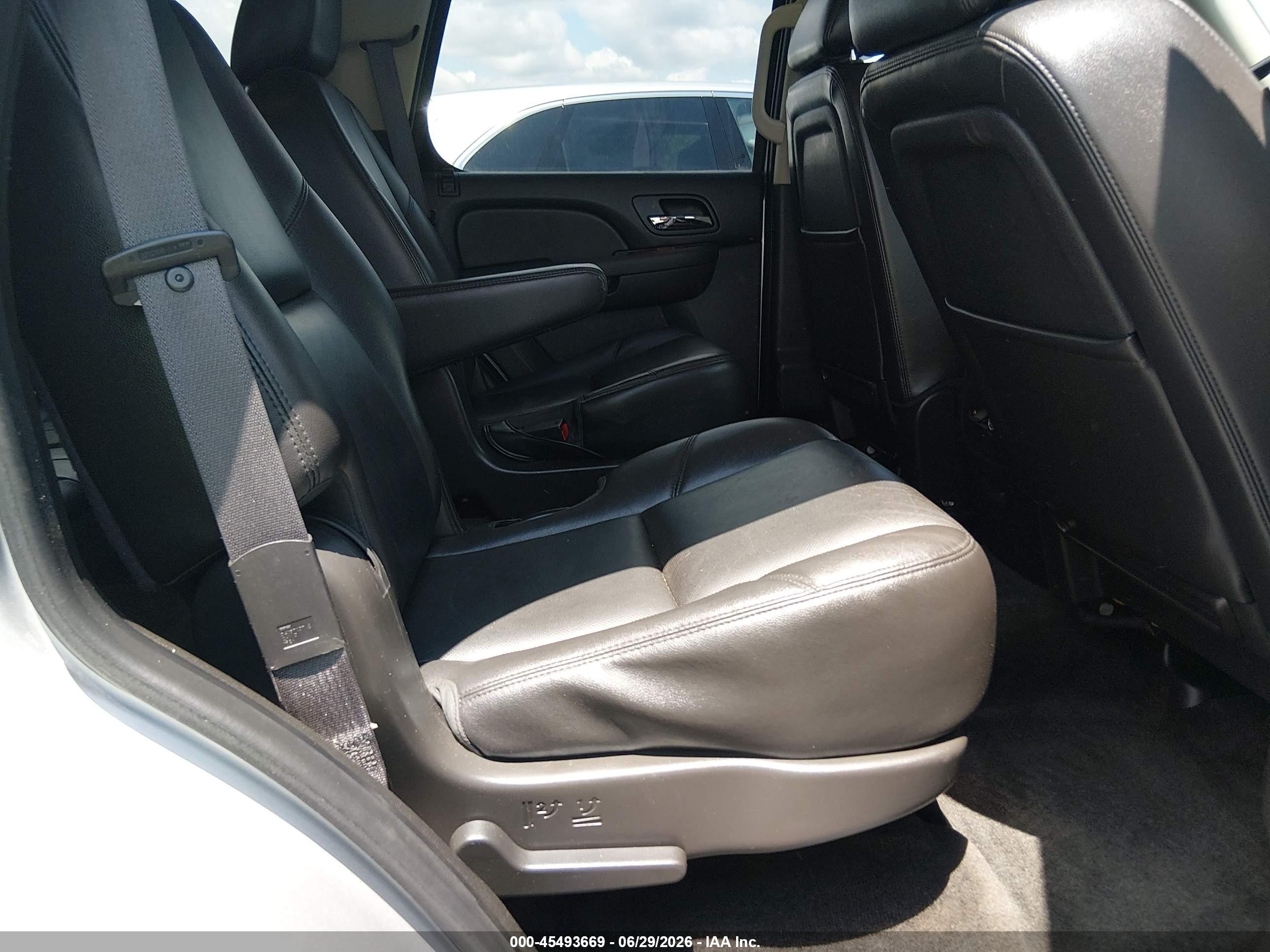 2013 Chevrolet Tahoe Ltz Silver vin: 1GNSKCE07DR155098