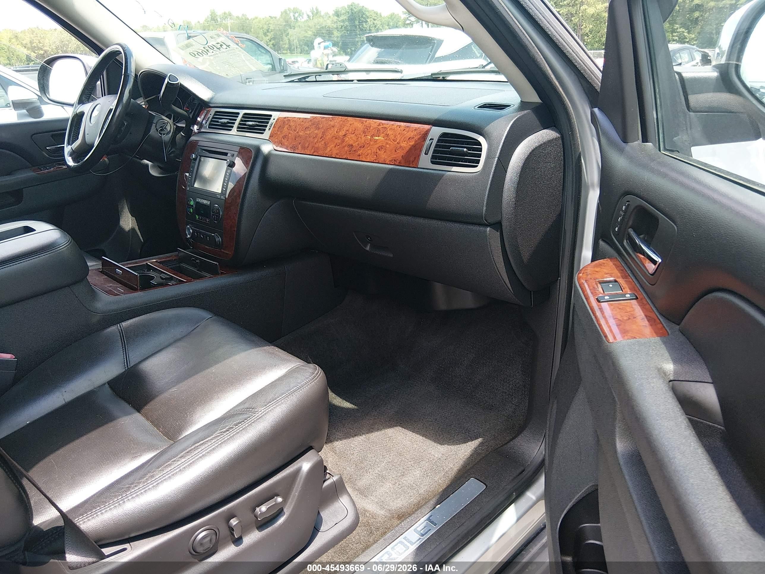 2013 Chevrolet Tahoe Ltz Silver vin: 1GNSKCE07DR155098