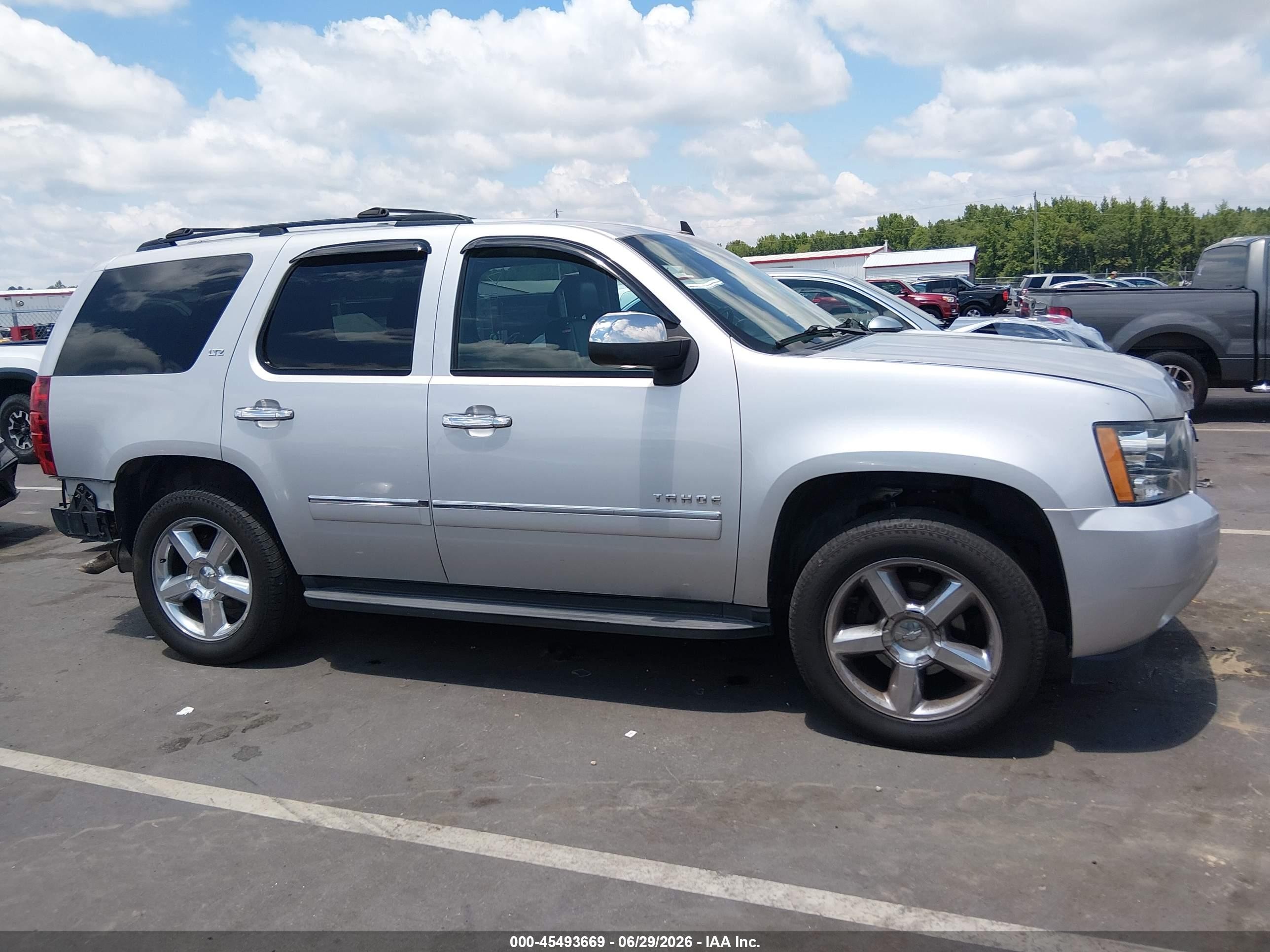 2013 Chevrolet Tahoe Ltz Silver vin: 1GNSKCE07DR155098