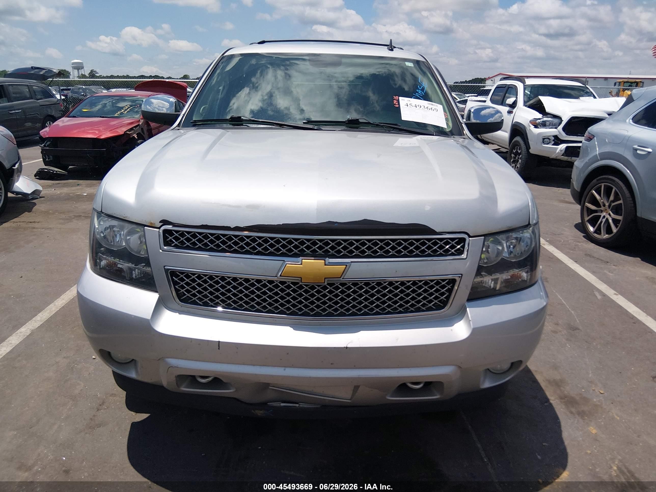 2013 Chevrolet Tahoe Ltz Silver vin: 1GNSKCE07DR155098