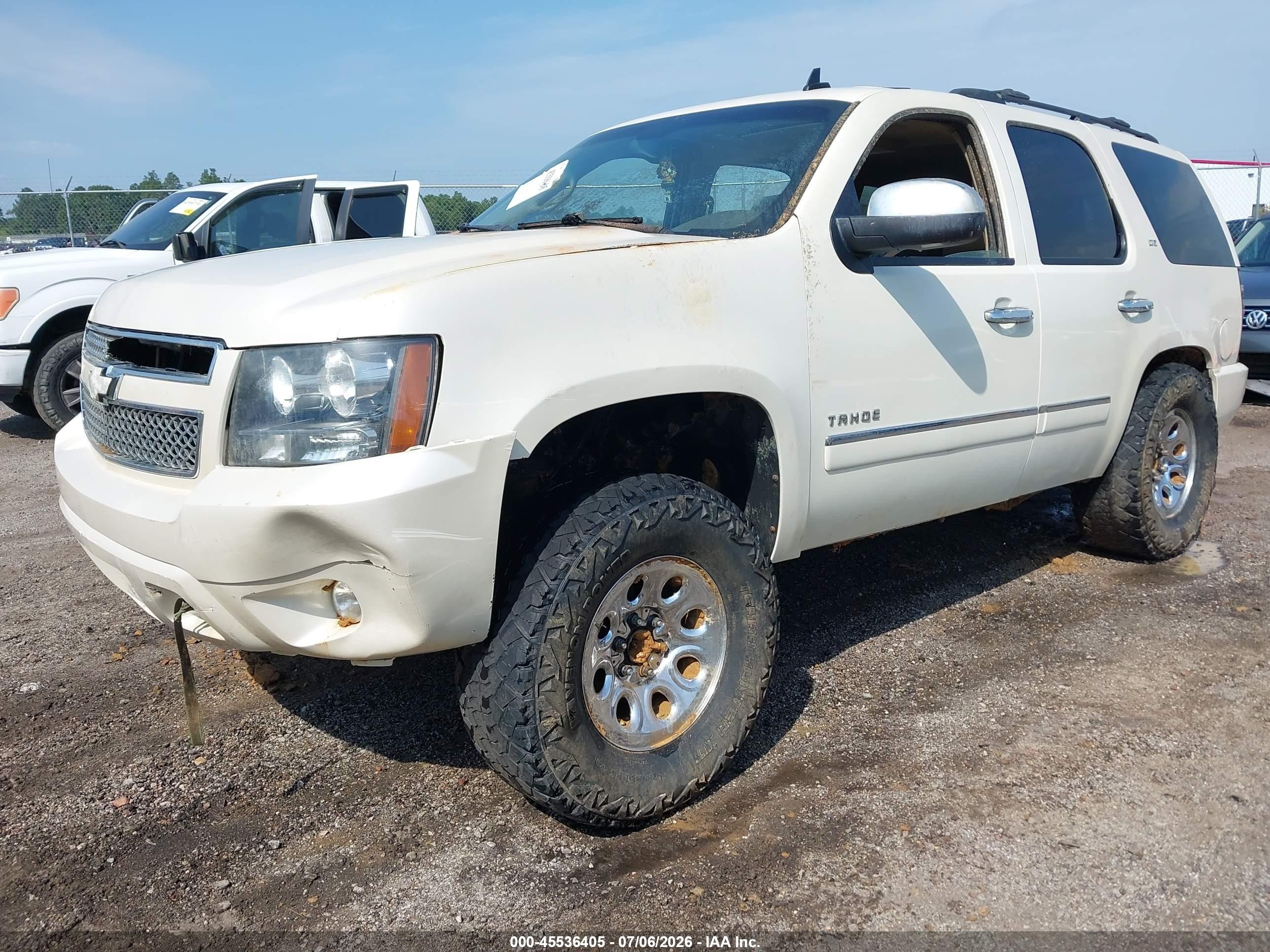 2013 Chevrolet Tahoe Ltz White vin: 1GNSKCE07DR220628