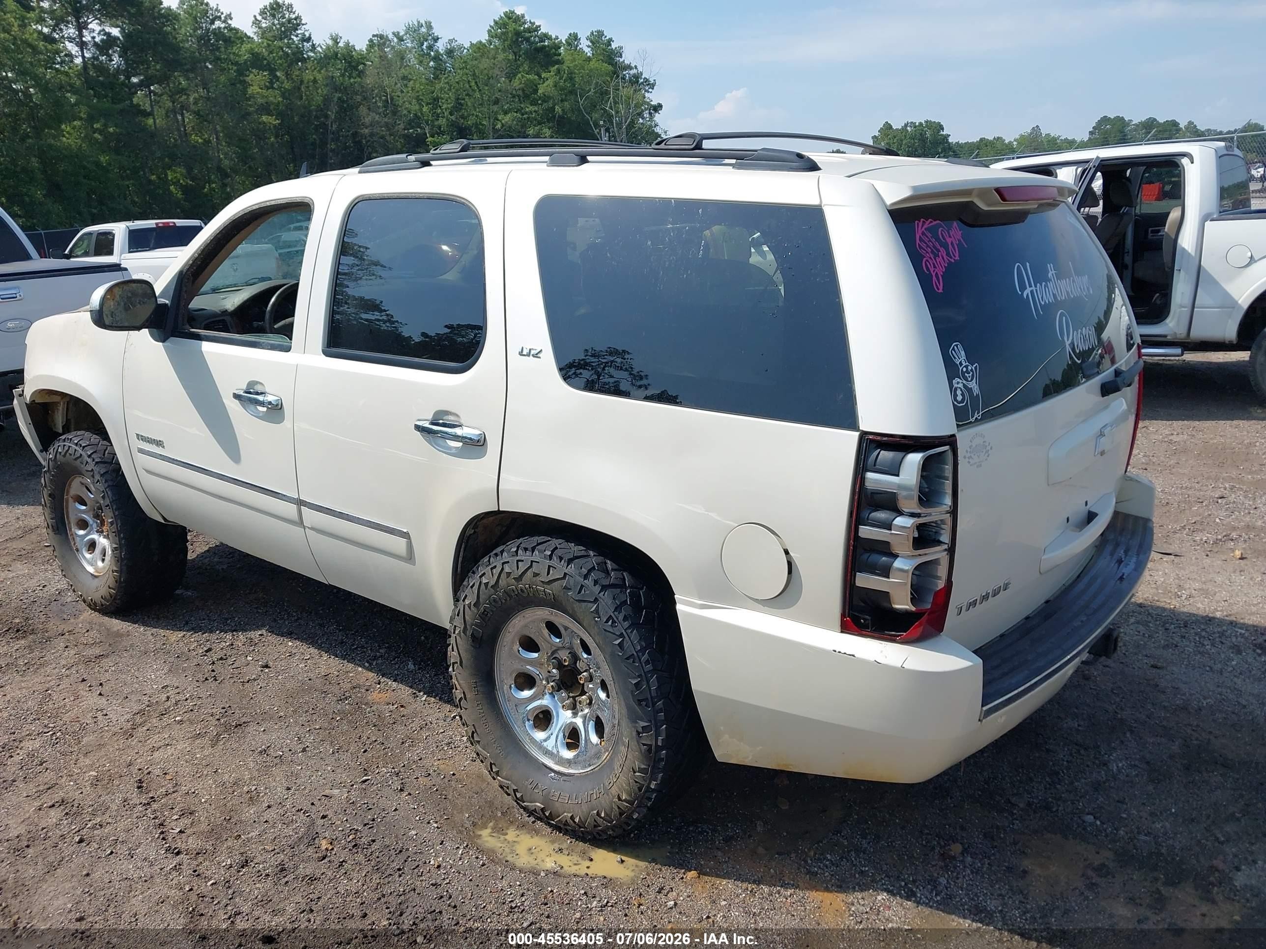 2013 Chevrolet Tahoe Ltz White vin: 1GNSKCE07DR220628