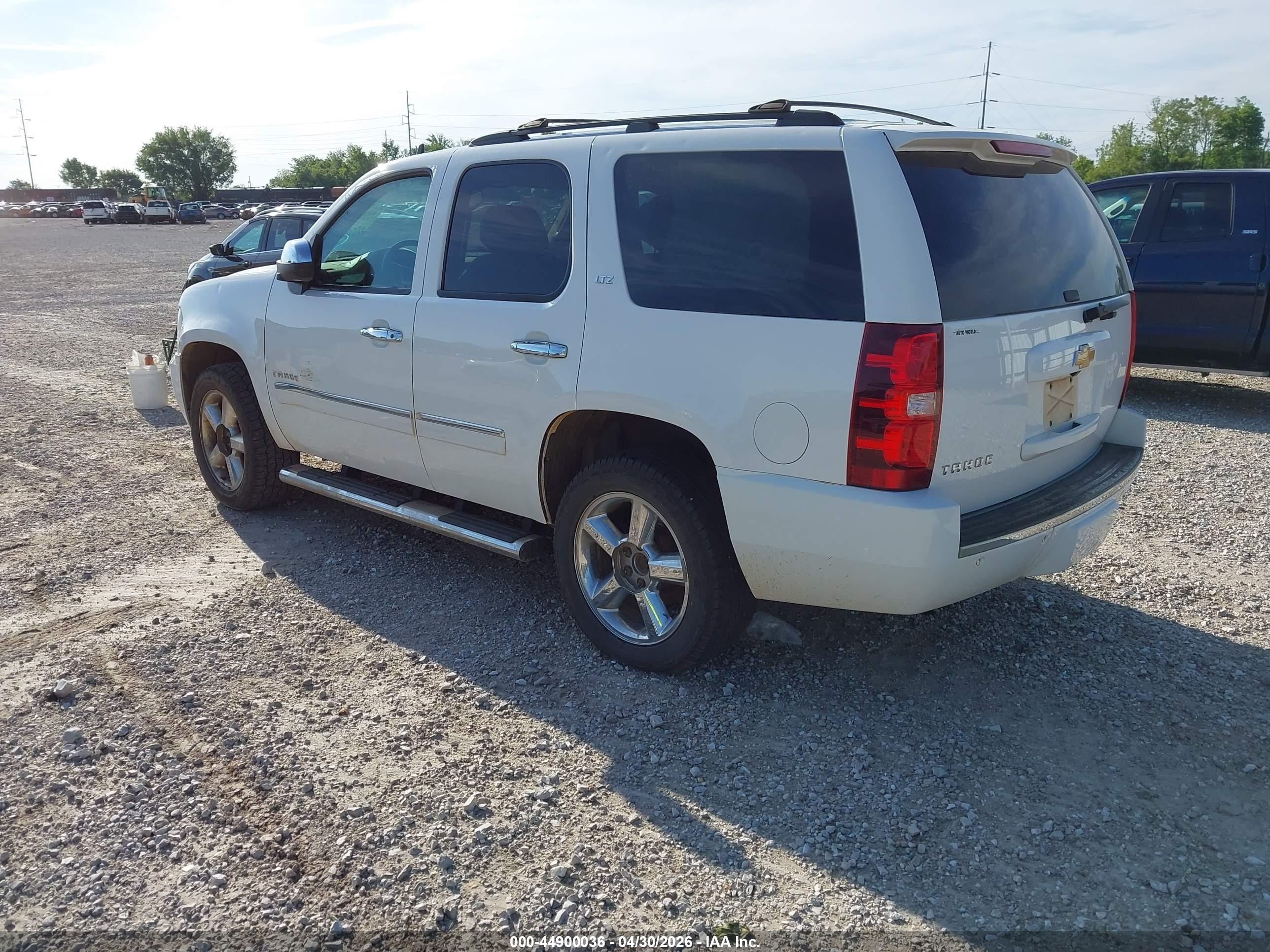 2013 Chevrolet Tahoe Ltz White vin: 1GNSKCE07DR330837
