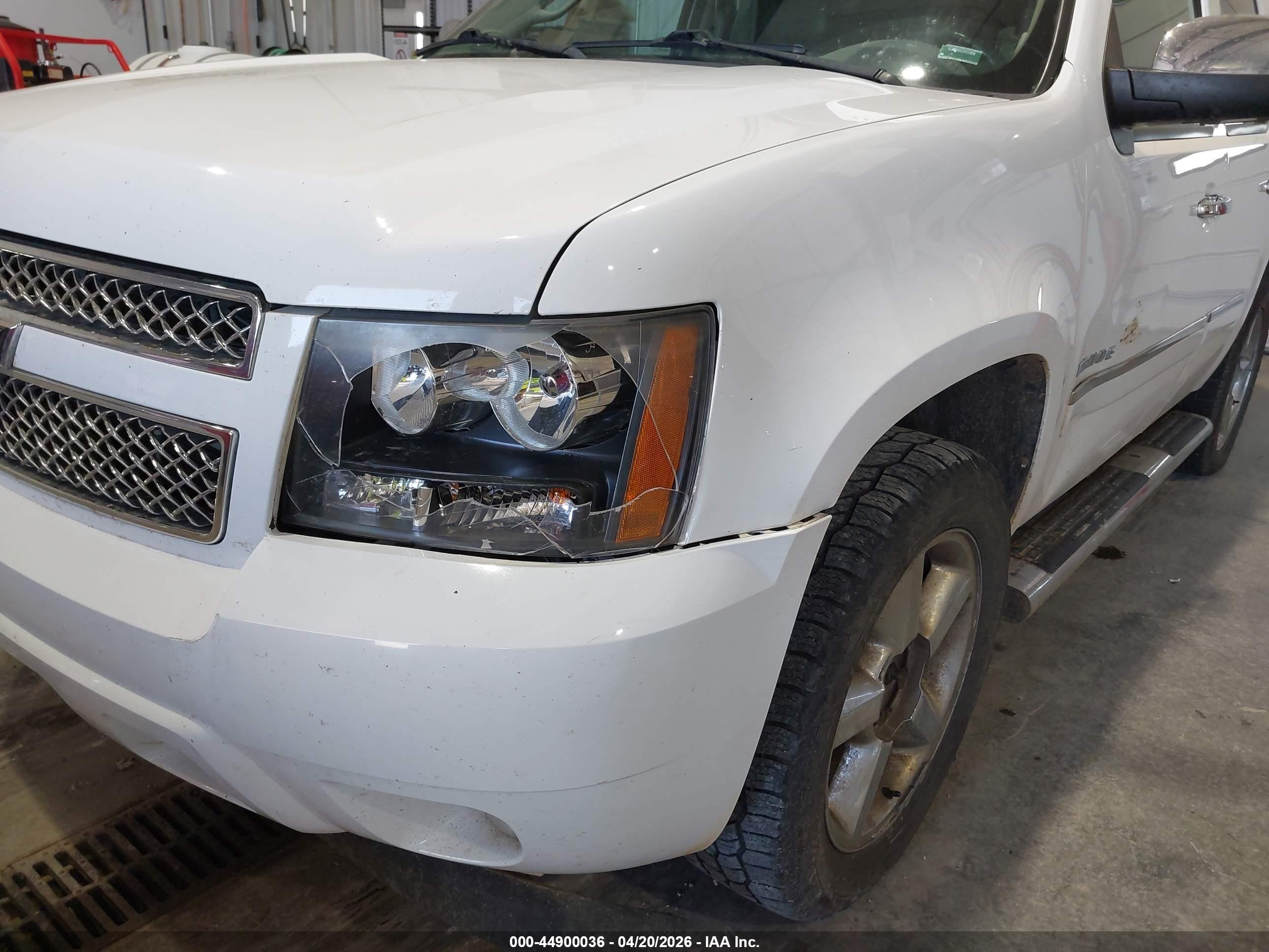 2013 Chevrolet Tahoe Ltz White vin: 1GNSKCE07DR330837