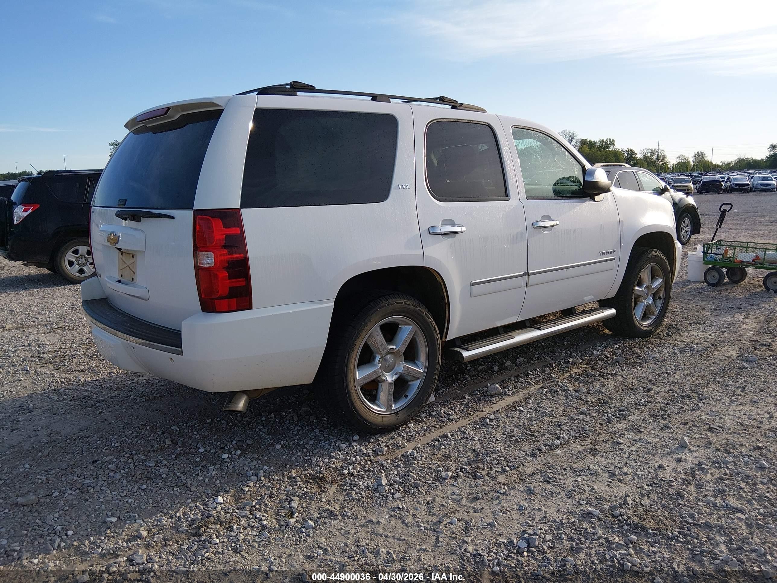 2013 Chevrolet Tahoe Ltz White vin: 1GNSKCE07DR330837