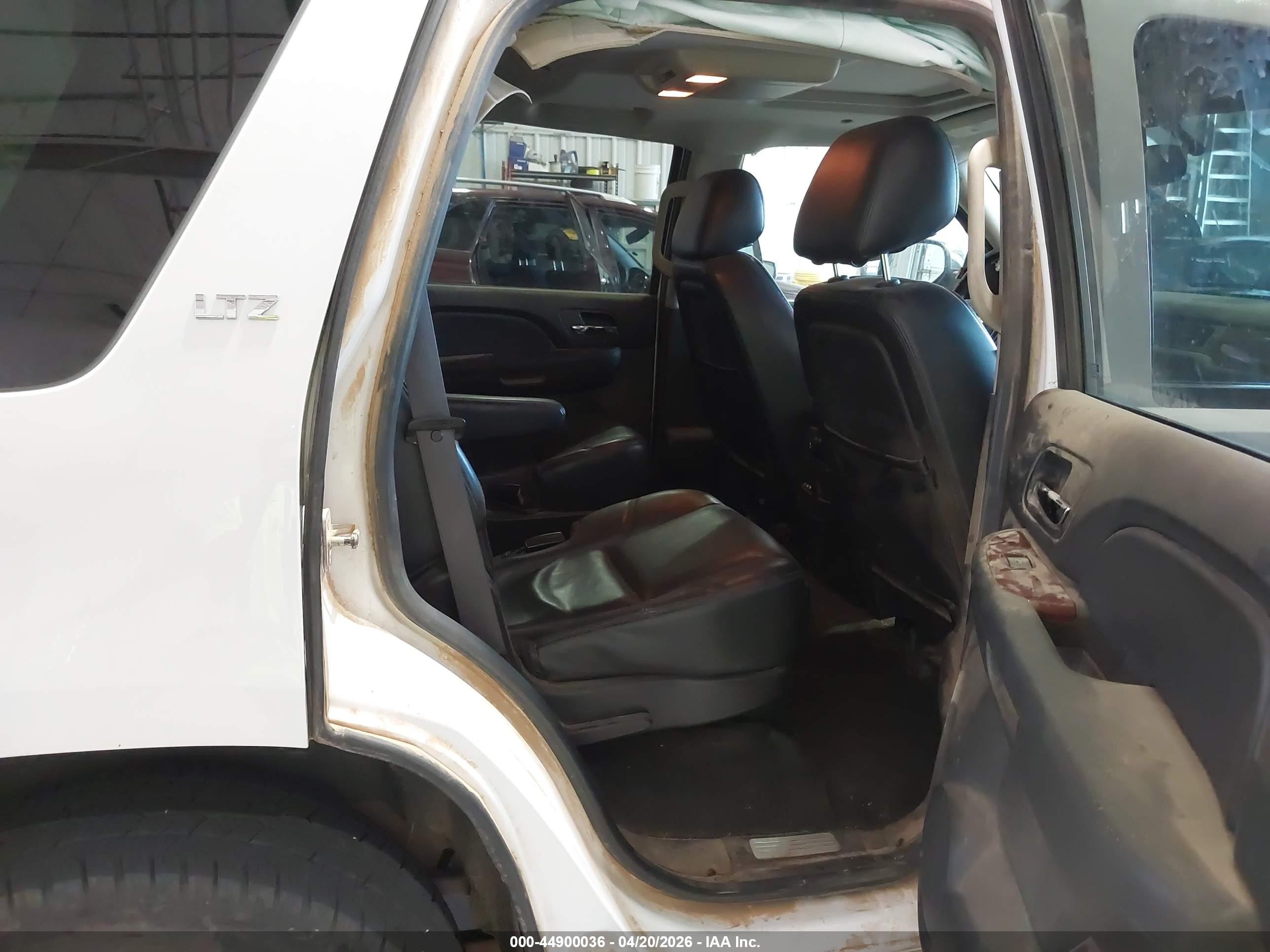 2013 Chevrolet Tahoe Ltz White vin: 1GNSKCE07DR330837