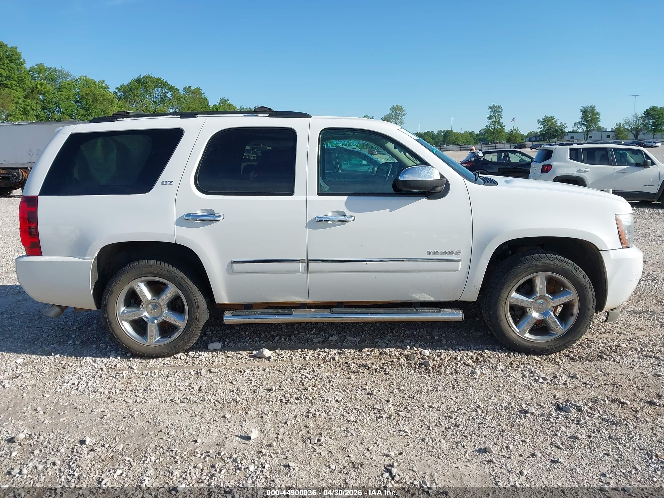 2013 Chevrolet Tahoe Ltz White vin: 1GNSKCE07DR330837