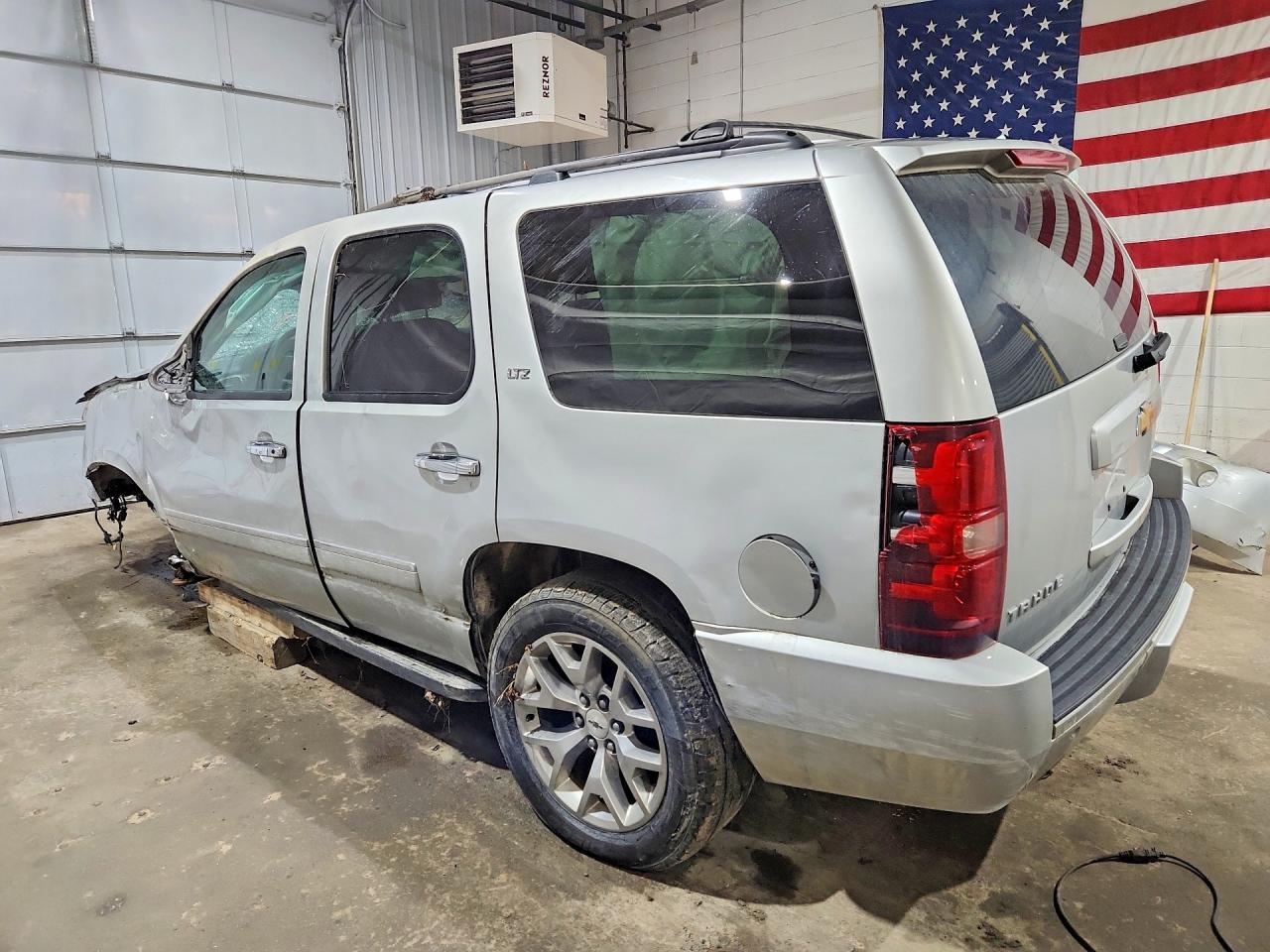 2014 Chevrolet Tahoe K1500 Ltz Silver vin: 1GNSKCE07ER130929