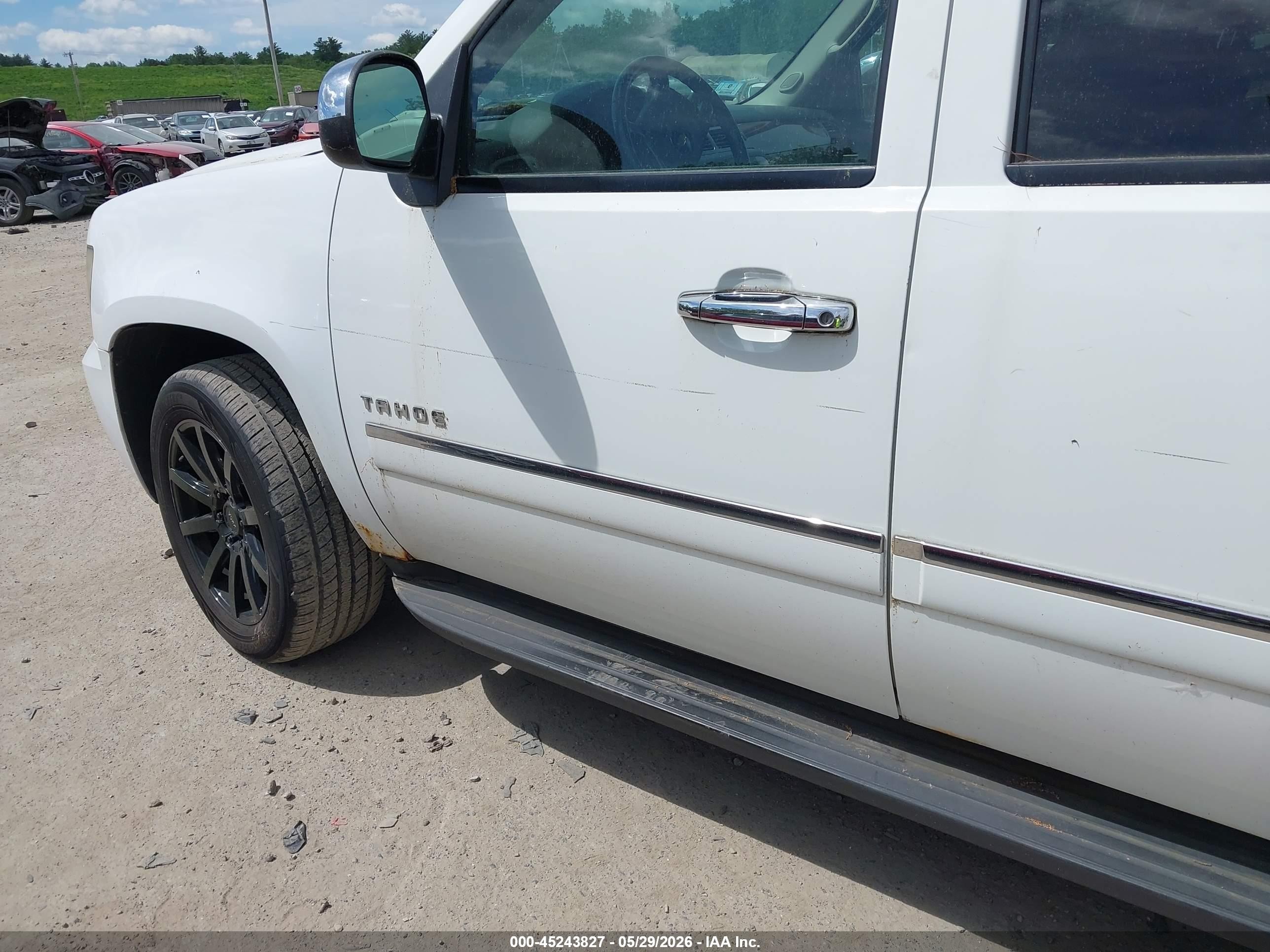 2011 Chevrolet Tahoe Ltz Белый vin: 1GNSKCE08BR138081