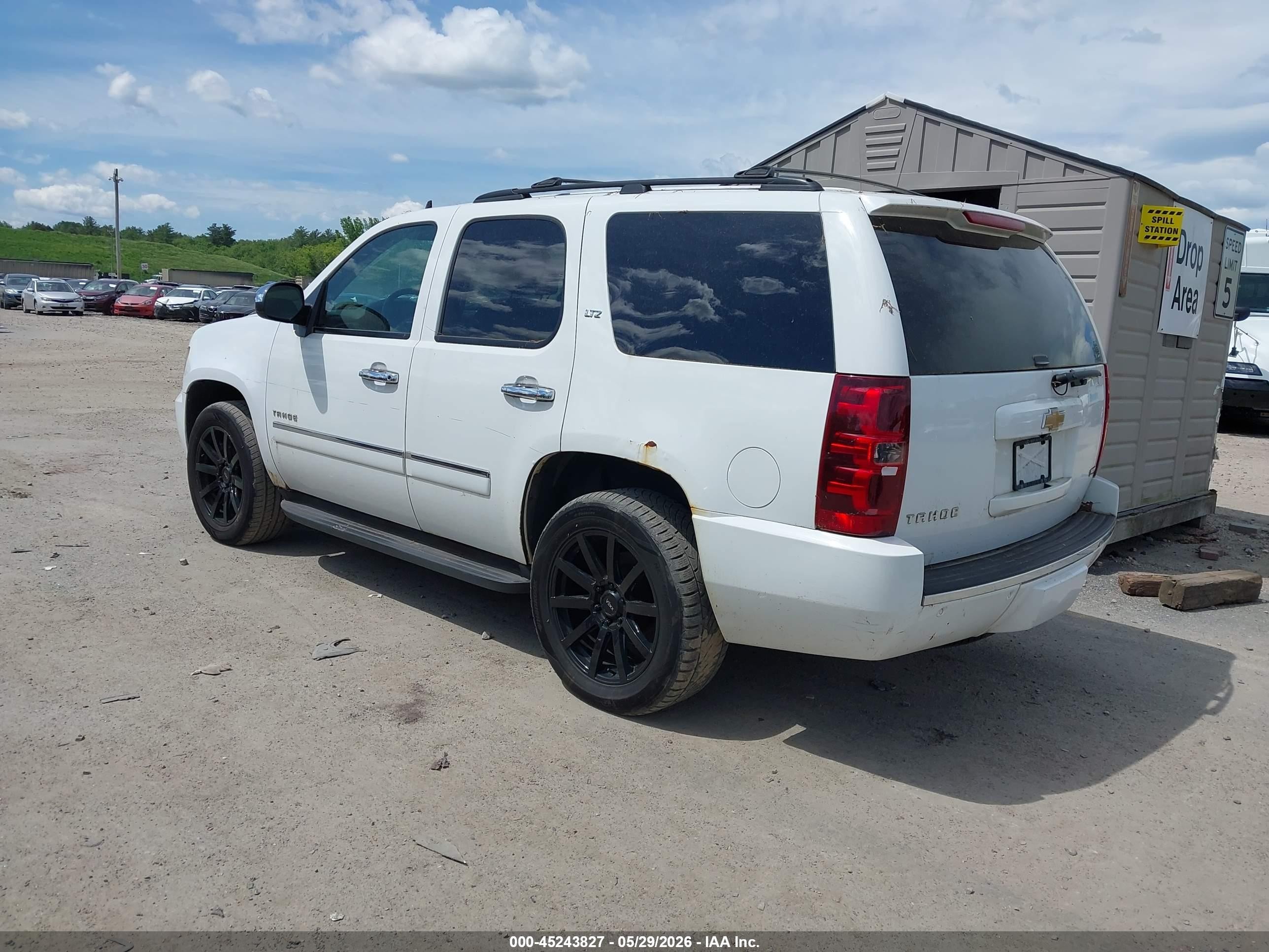 2011 Chevrolet Tahoe Ltz Белый vin: 1GNSKCE08BR138081