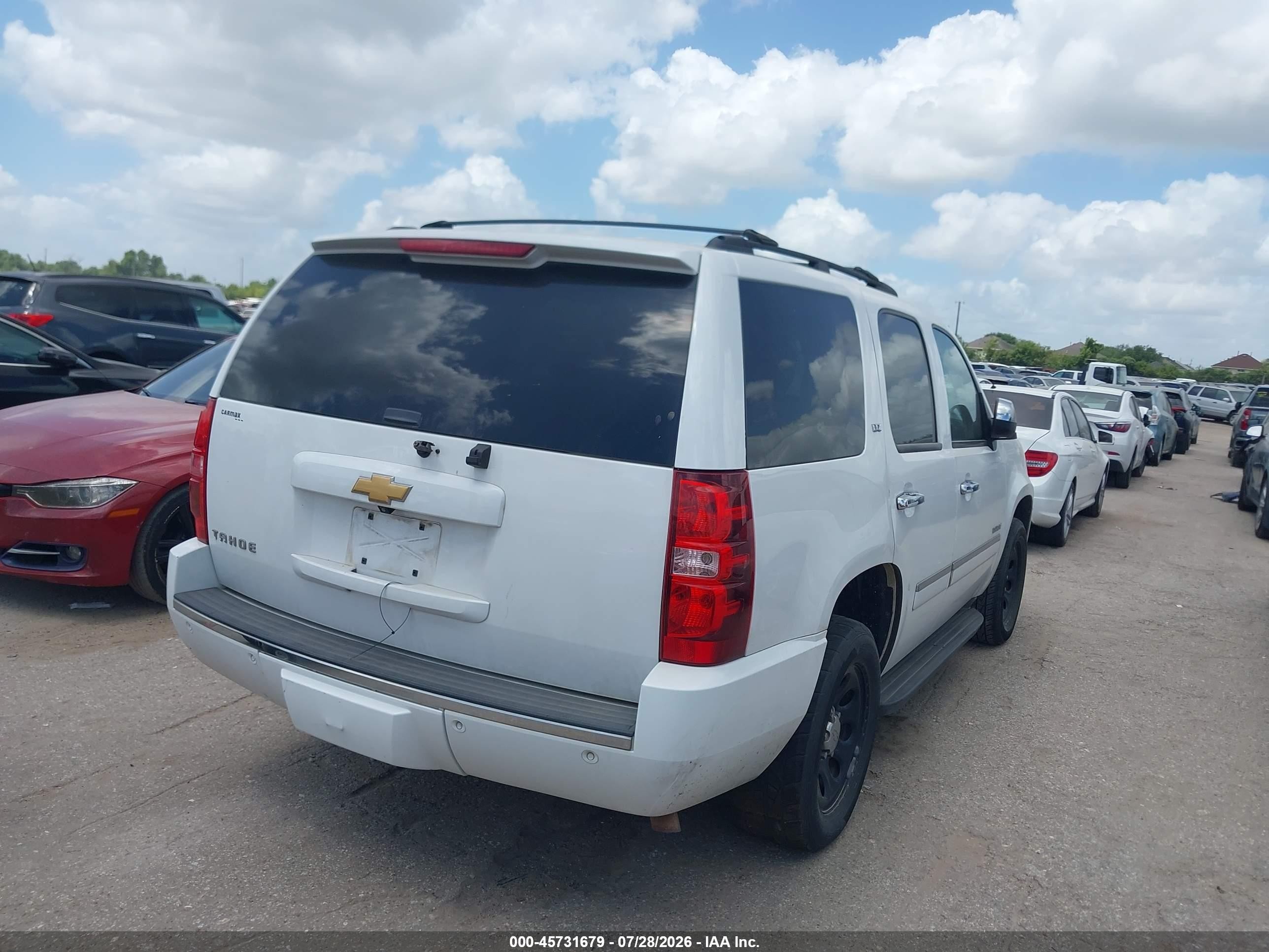 2013 Chevrolet Tahoe Ltz White vin: 1GNSKCE08DR285651