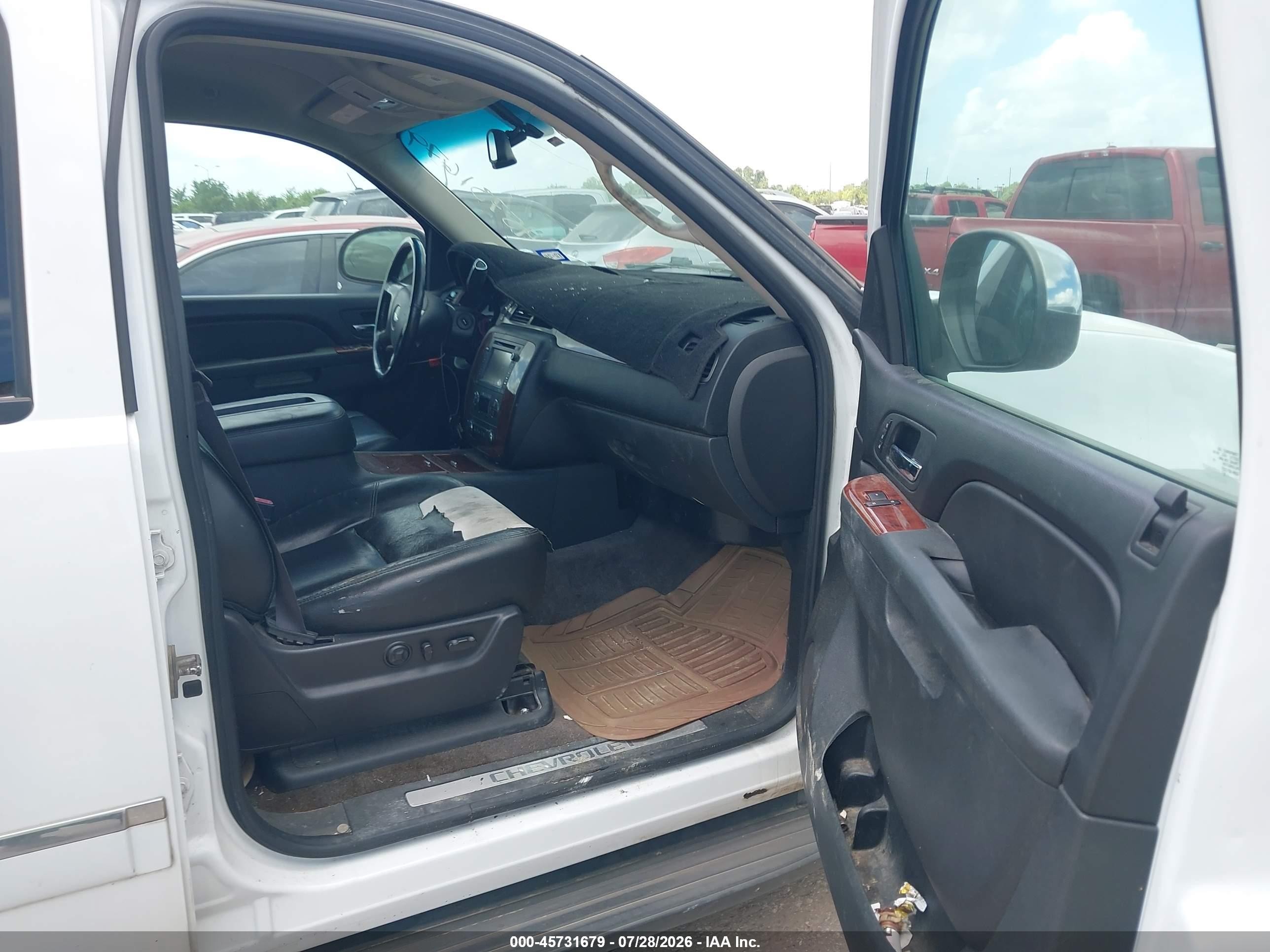 2013 Chevrolet Tahoe Ltz White vin: 1GNSKCE08DR285651