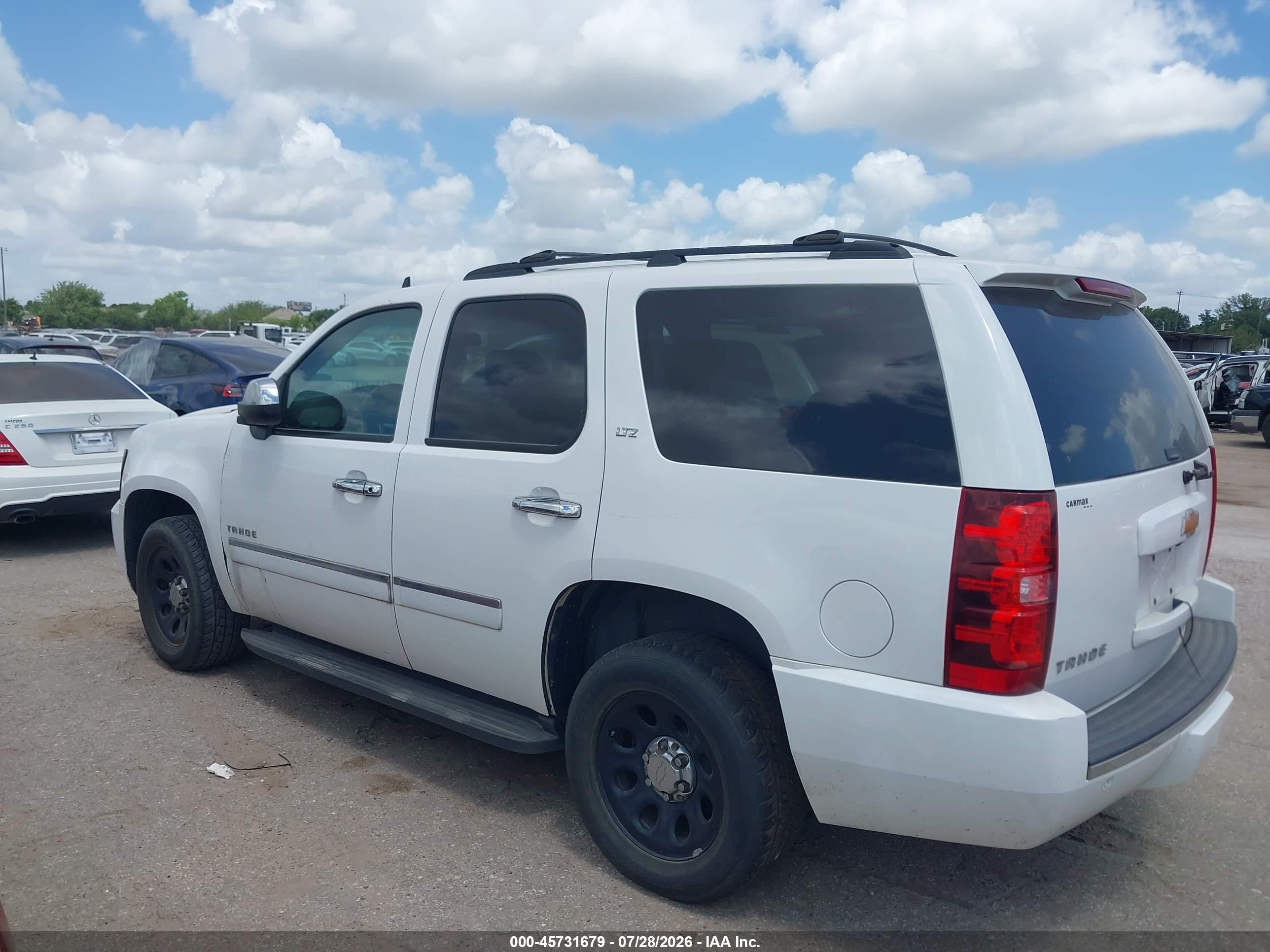 2013 Chevrolet Tahoe Ltz White vin: 1GNSKCE08DR285651
