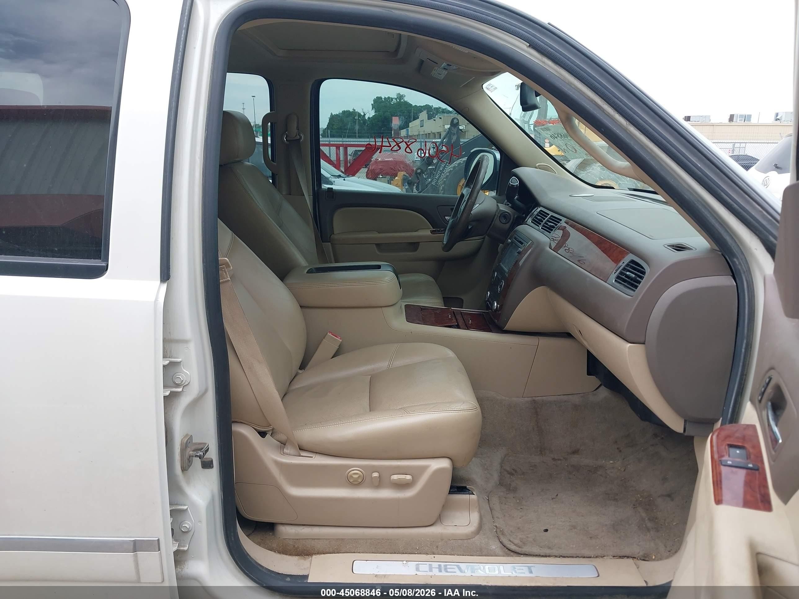 2014 Chevrolet Tahoe Ltz Beige vin: 1GNSKCE08ER159341